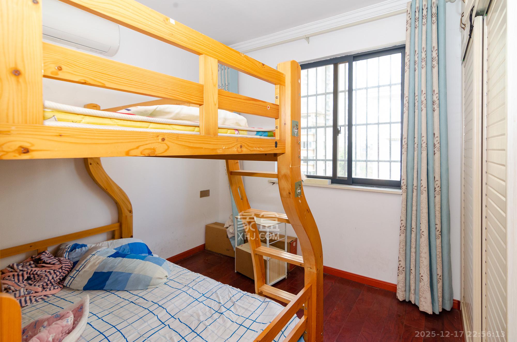 澳海澜庭 3室2厅1卫 52.0万 澳海澜庭 3室2厅1卫 52.0万卧室