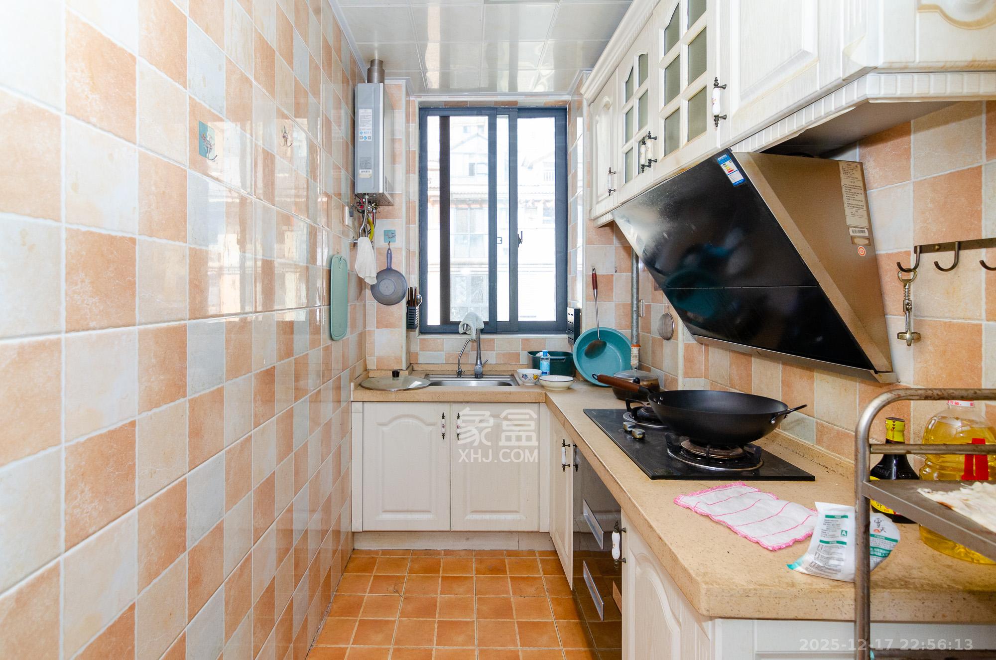 澳海澜庭  3室2厅1卫    52.0万厨房