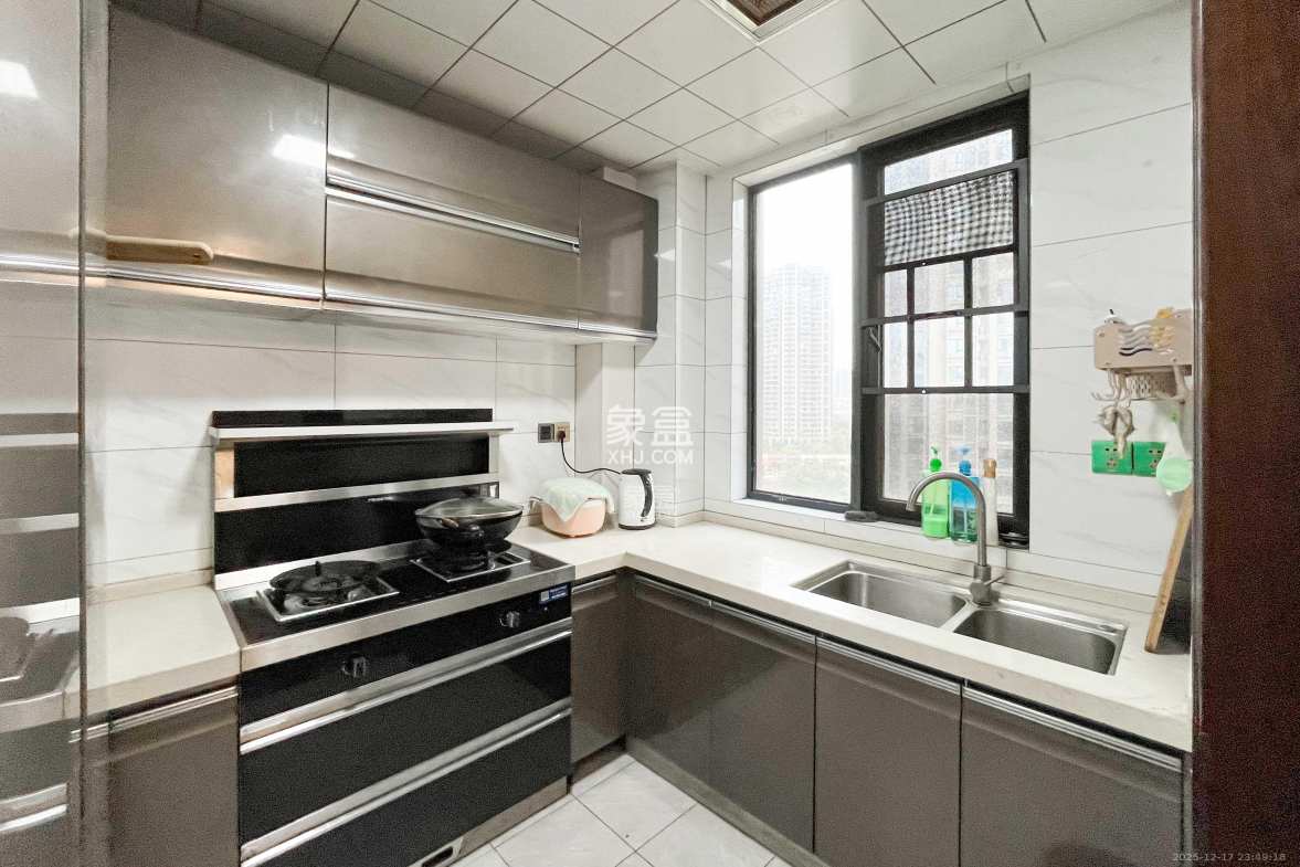 中建梅溪湖中心 4室2厅2卫 192.0万 中建梅溪湖中心 4室2厅2卫 192.0万厨房