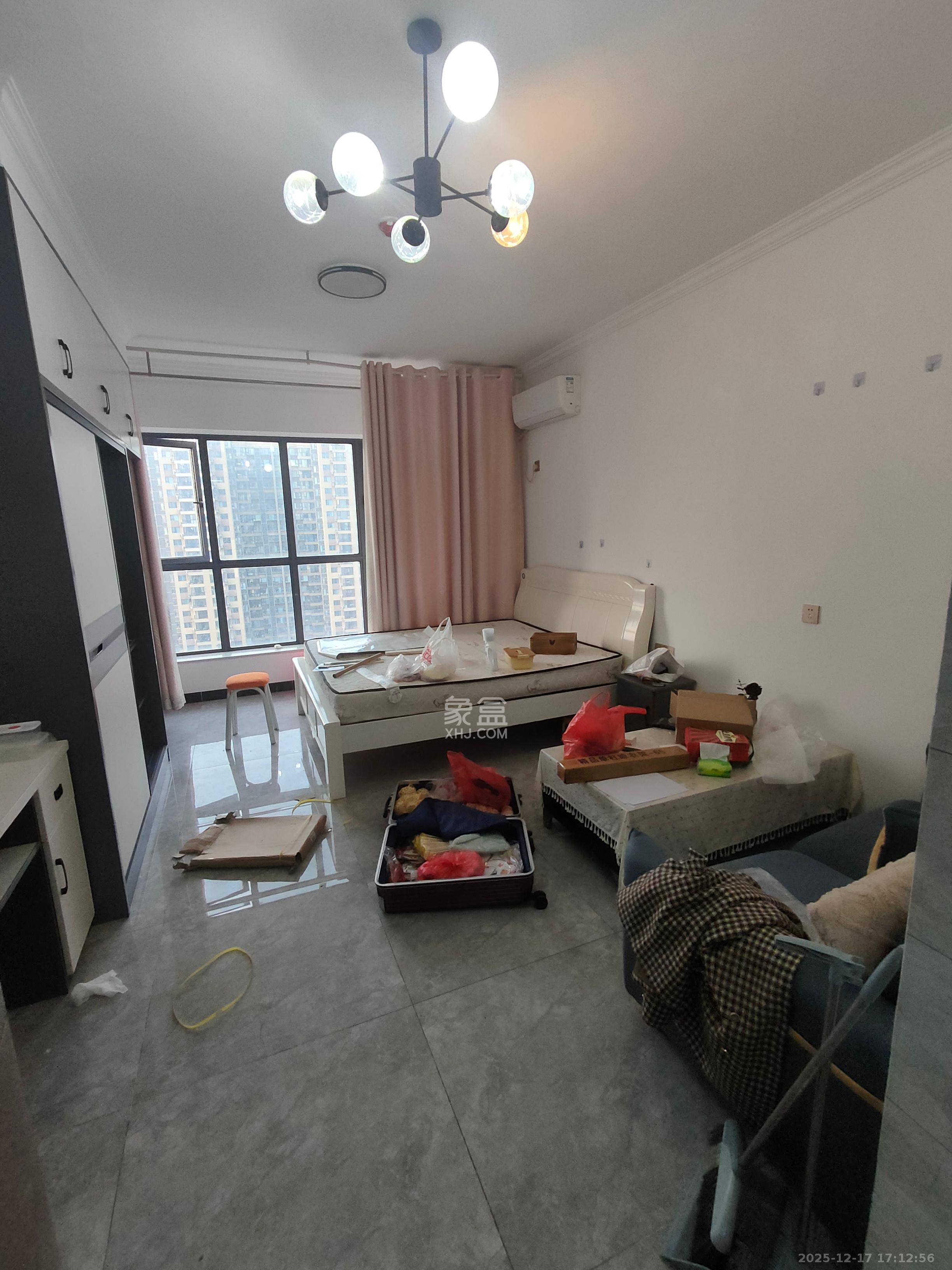 中南国际眼镜城（中伟商业中心）  1室0厅0卫    1200.0元/月