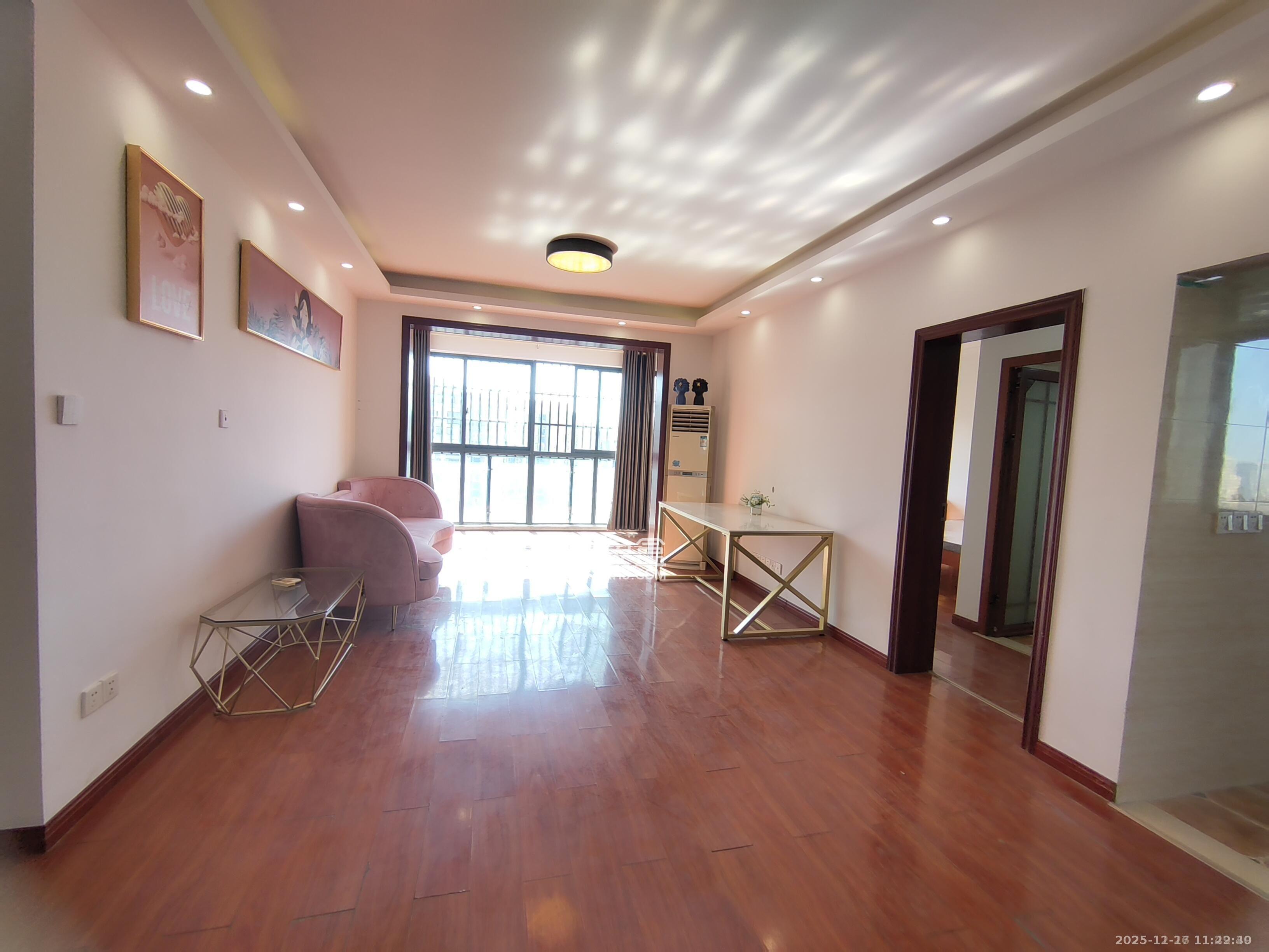 明发国际城  4室2厅2卫    2000.0元/月