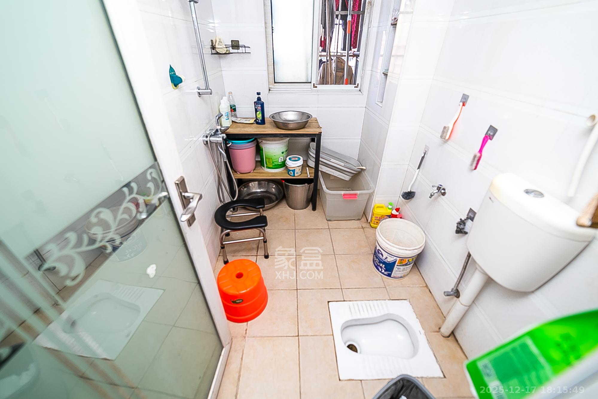 金碧文华  4室2厅2卫    108.0万卫生间