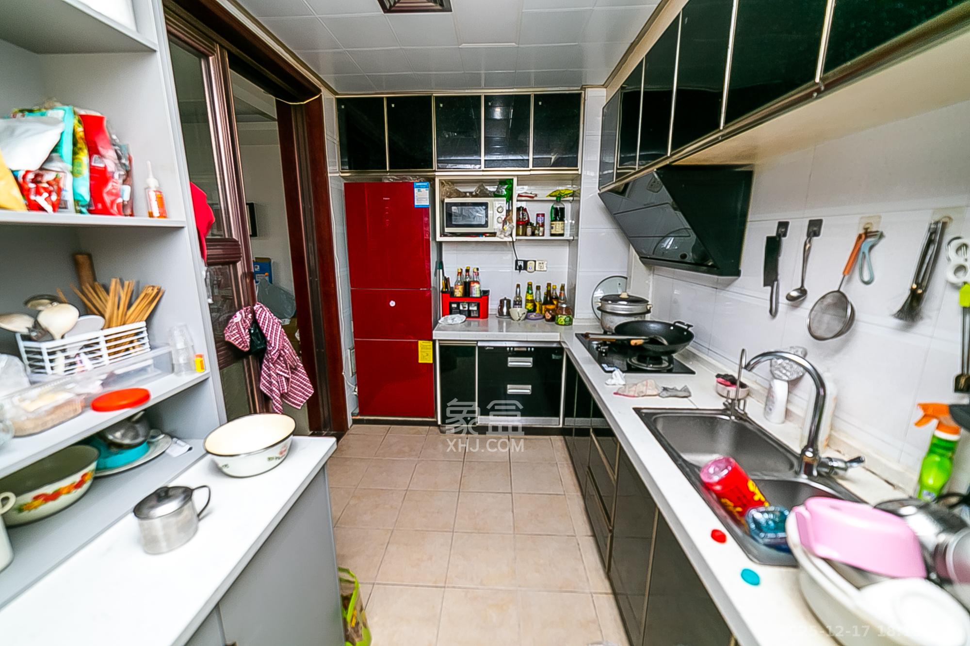 金碧文华  4室2厅2卫    108.0万厨房