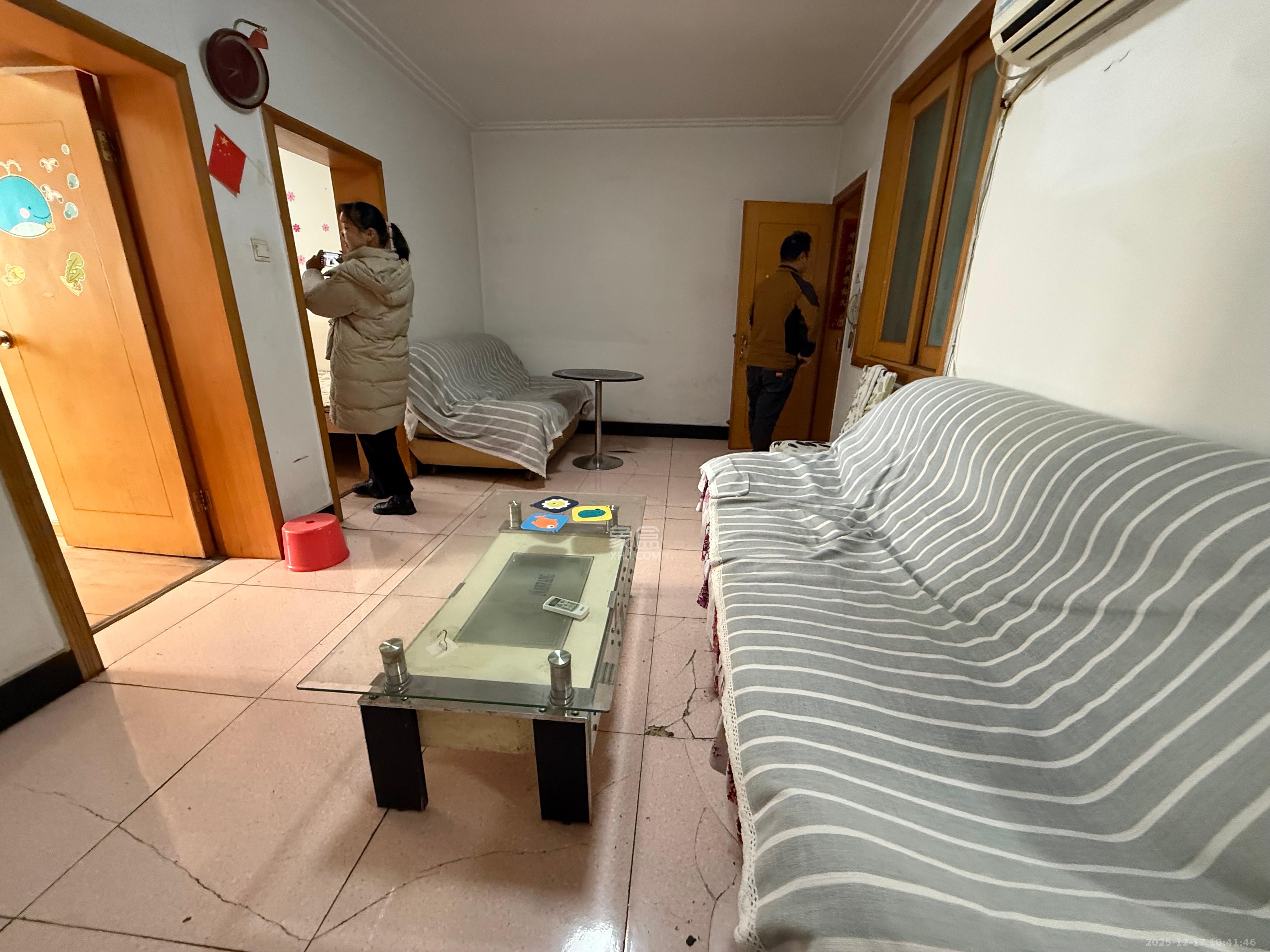 曙光路综合楼  2室1厅1卫    1400.0元/月