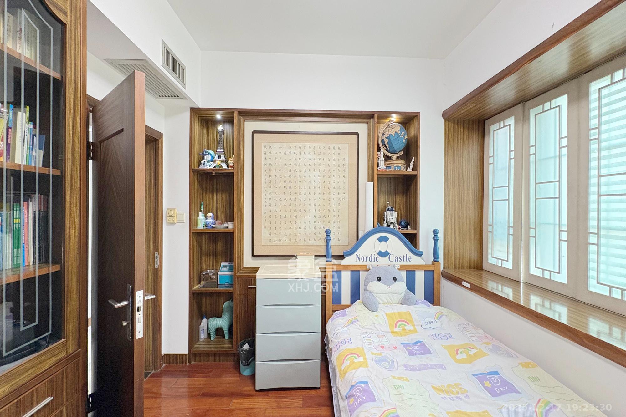 金色华庭  4室2厅2卫    162.0万卧室