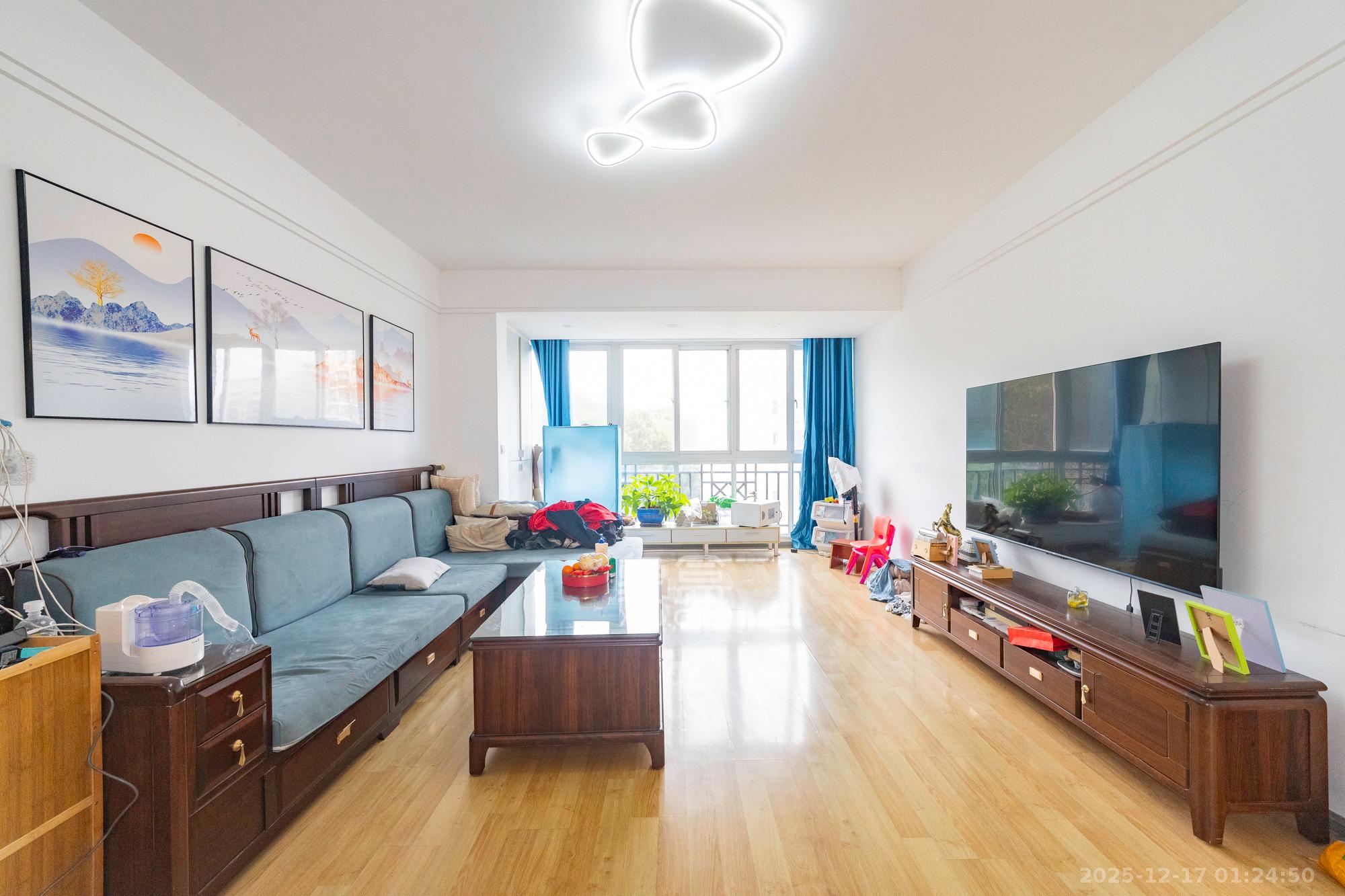 圣爵菲斯B区  3室2厅2卫    89.8万