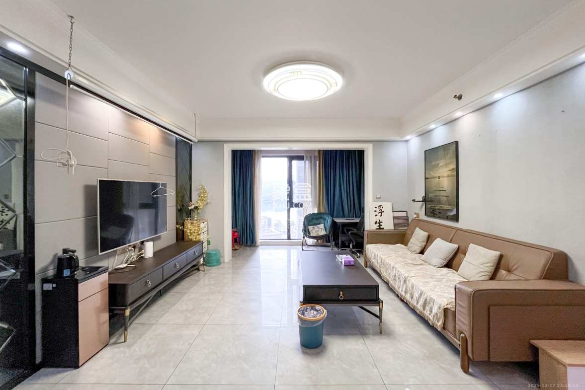 中建梅溪湖中心 4室2厅2卫 192.0万 中建梅溪湖中心 4室2厅2卫 192.0万客厅