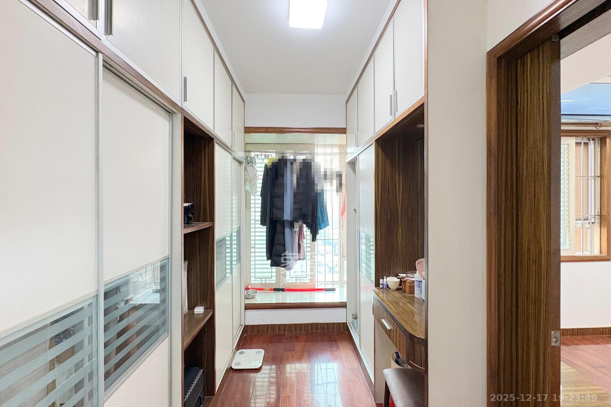 金色华庭  4室2厅2卫    162.0万其他