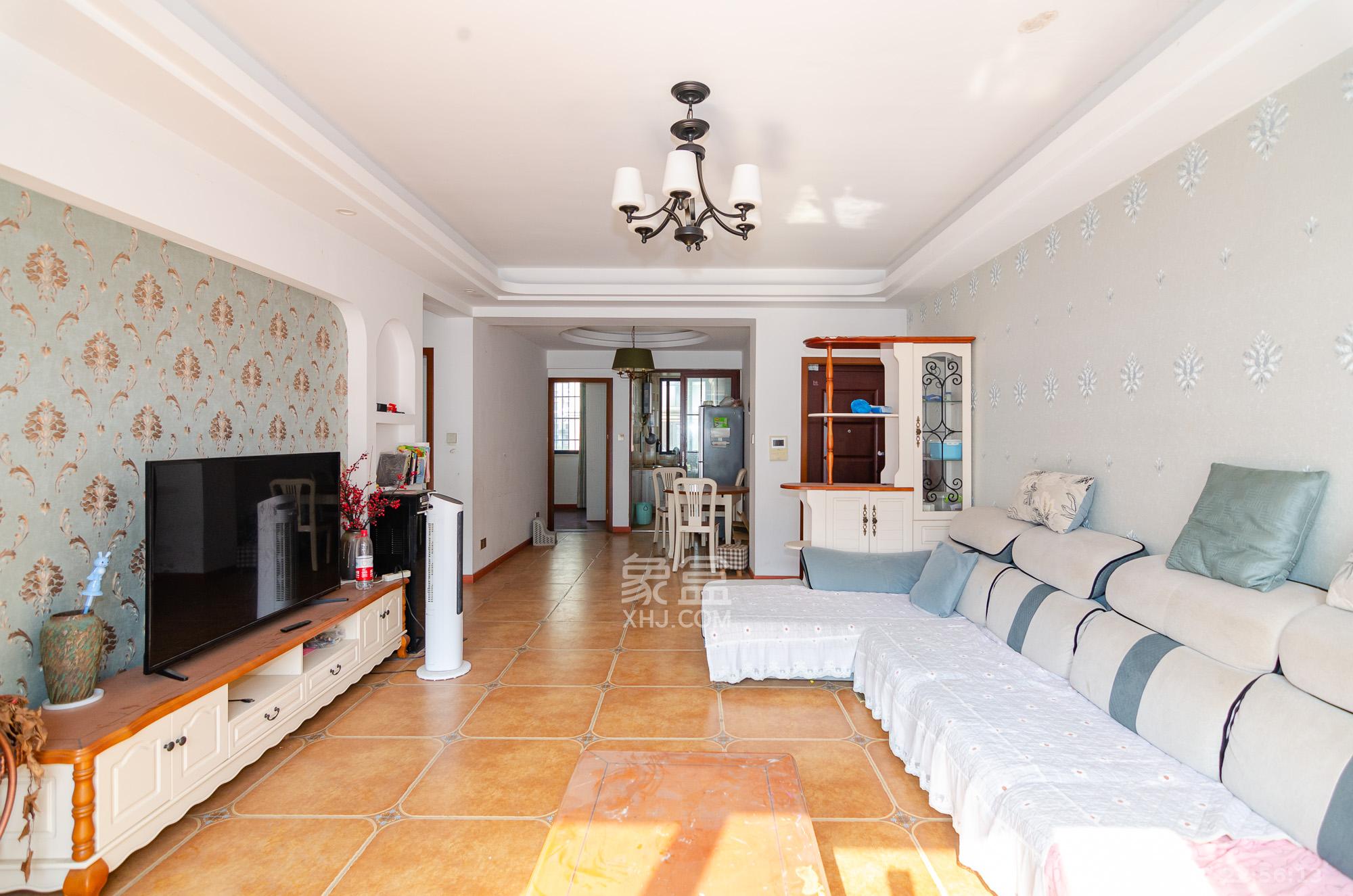 澳海澜庭  3室2厅1卫    52.0万客厅