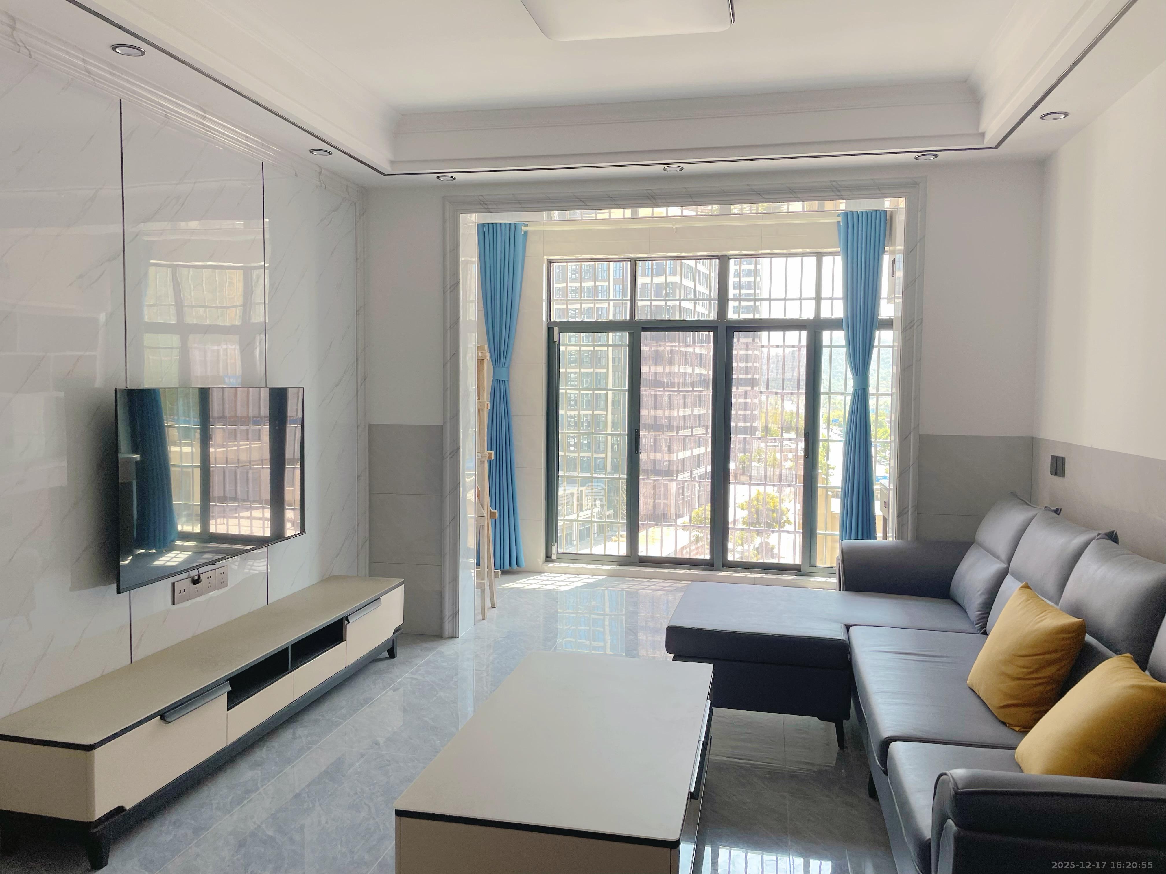 嘉荣苑  3室2厅2卫    2700.0元/月