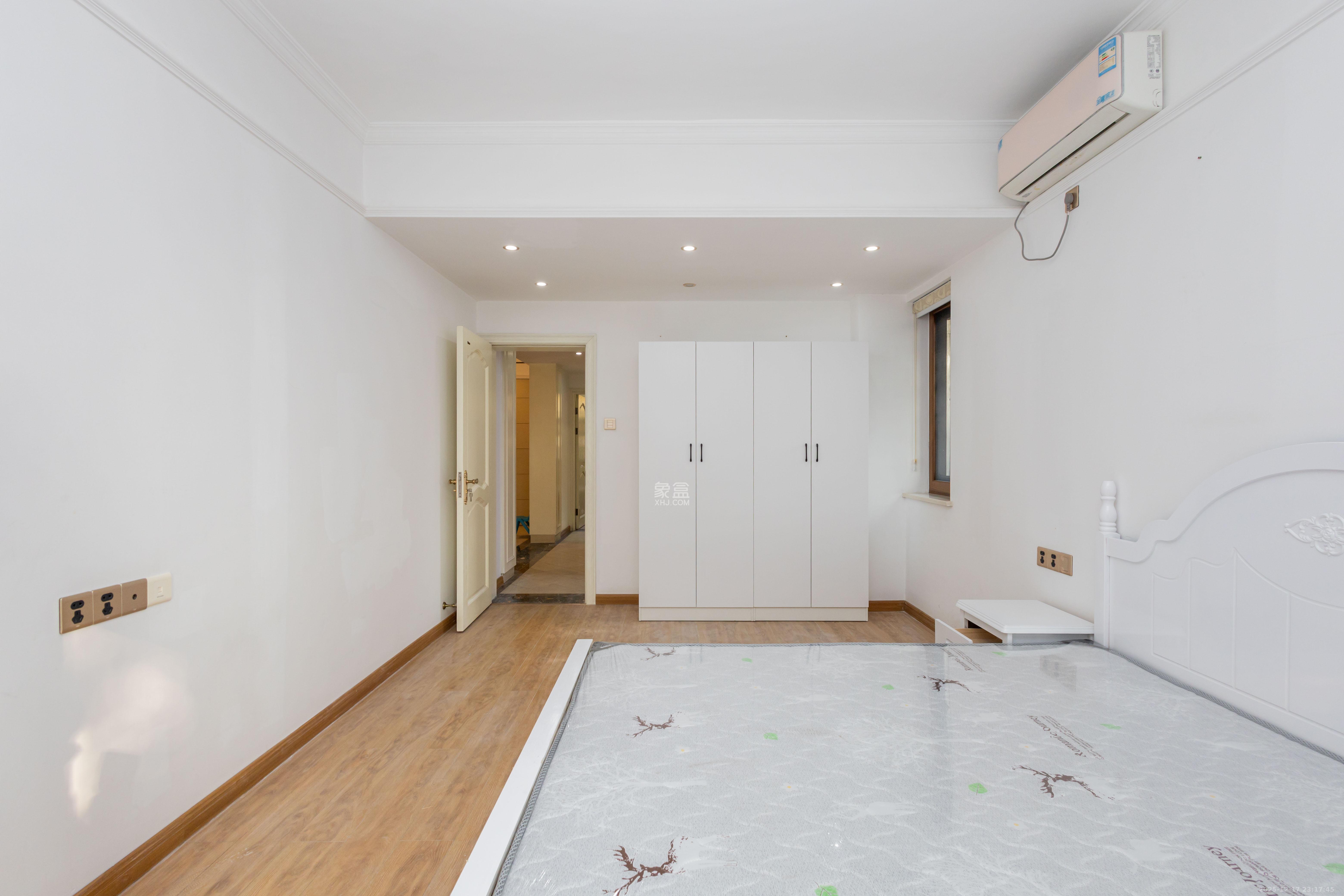 中房瑞致国际  3室2厅2卫    115.0万卧室