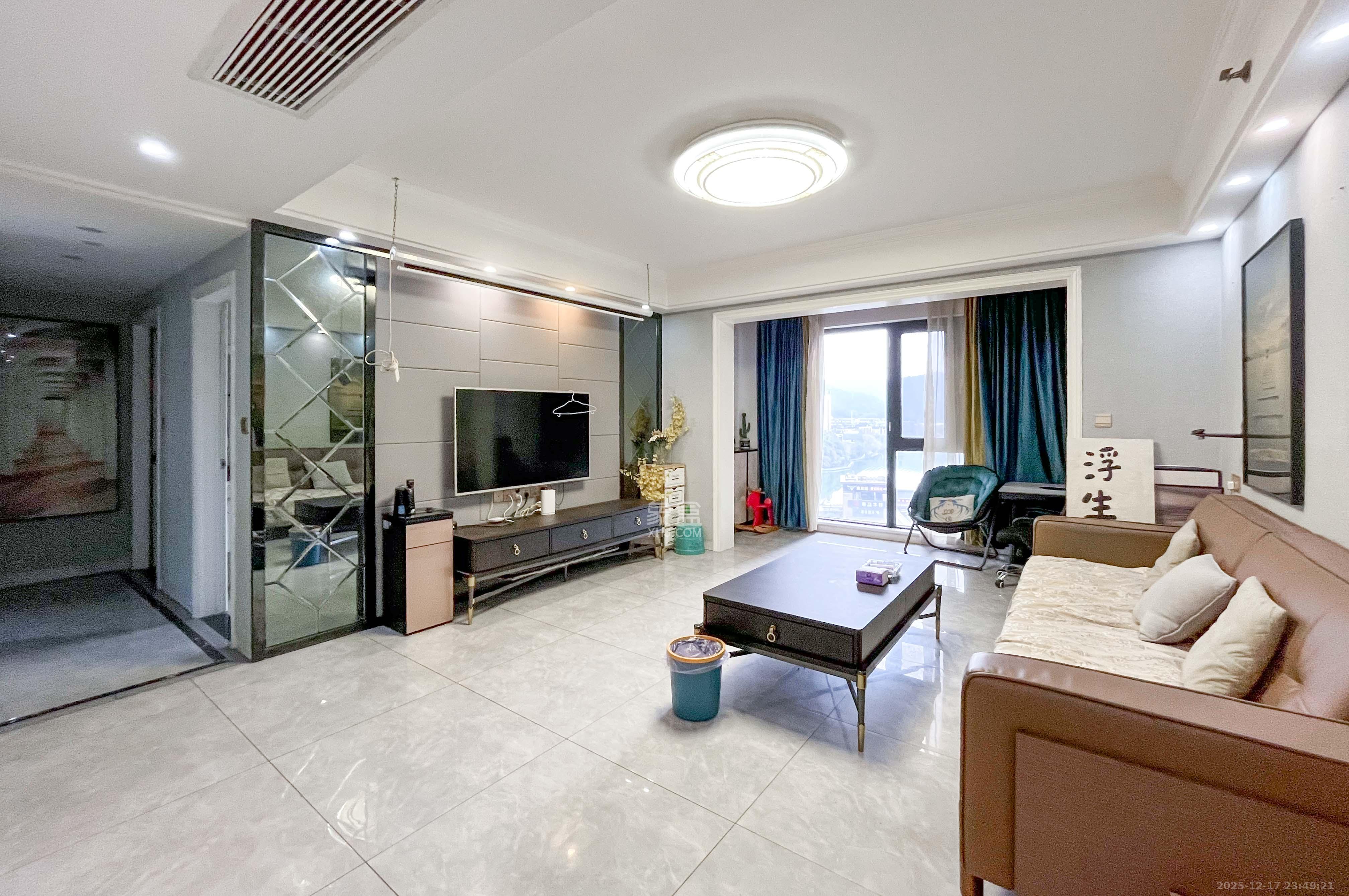 中建梅溪湖中心  4室2厅2卫    192.0万客厅