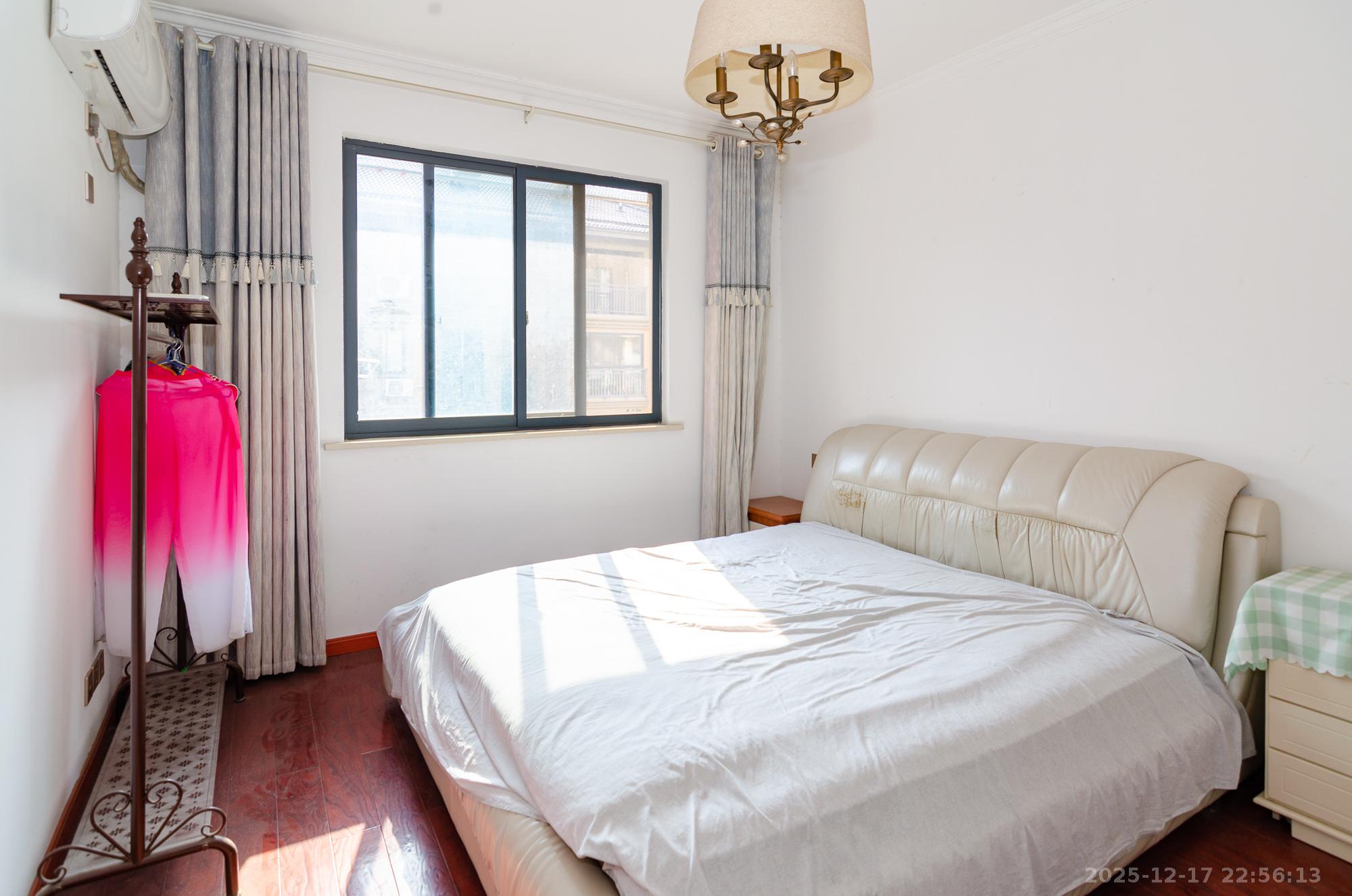 澳海澜庭 3室2厅1卫 52.0万 澳海澜庭 3室2厅1卫 52.0万卧室