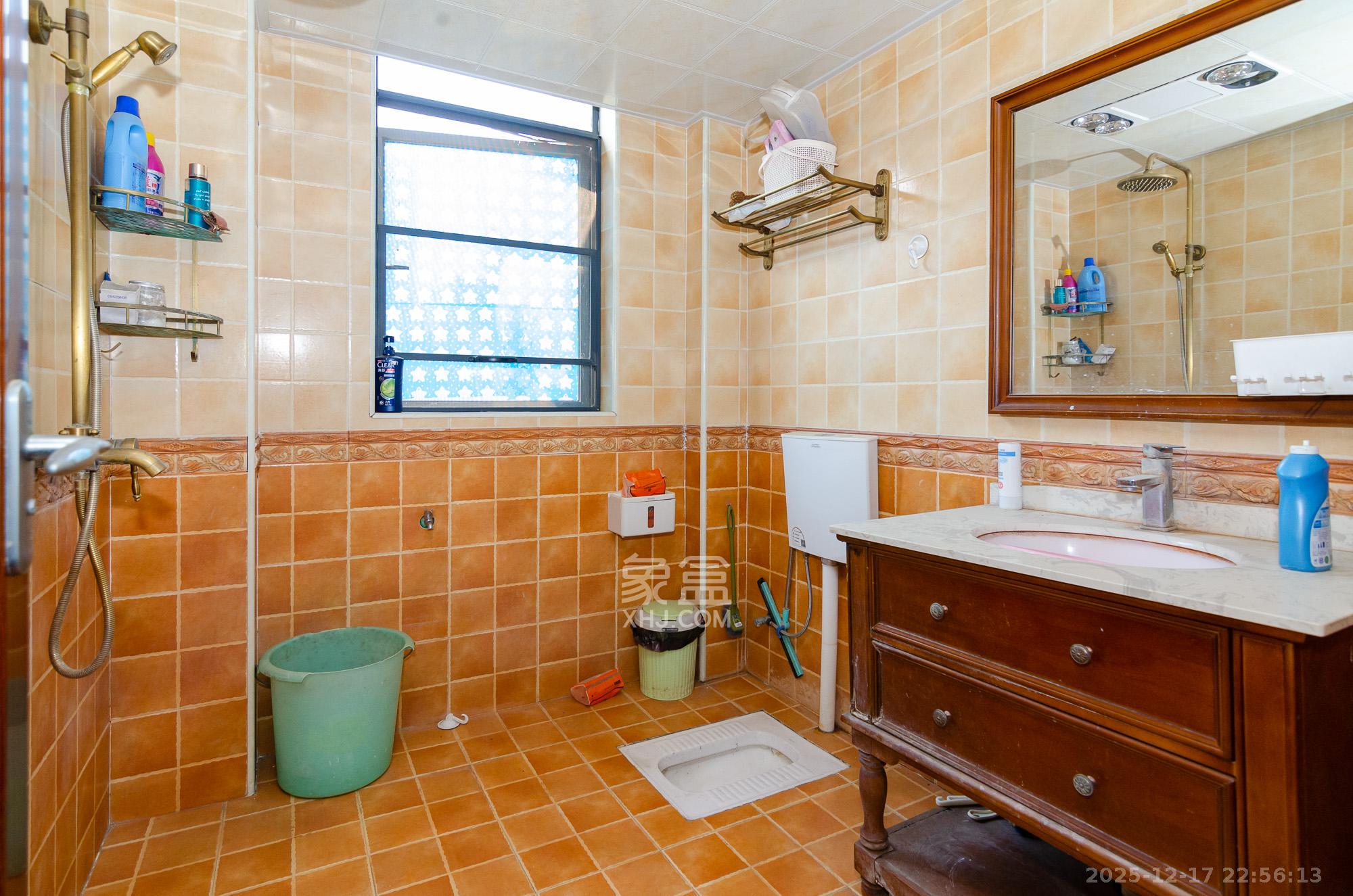 澳海澜庭 3室2厅1卫 52.0万 澳海澜庭 3室2厅1卫 52.0万卫生间