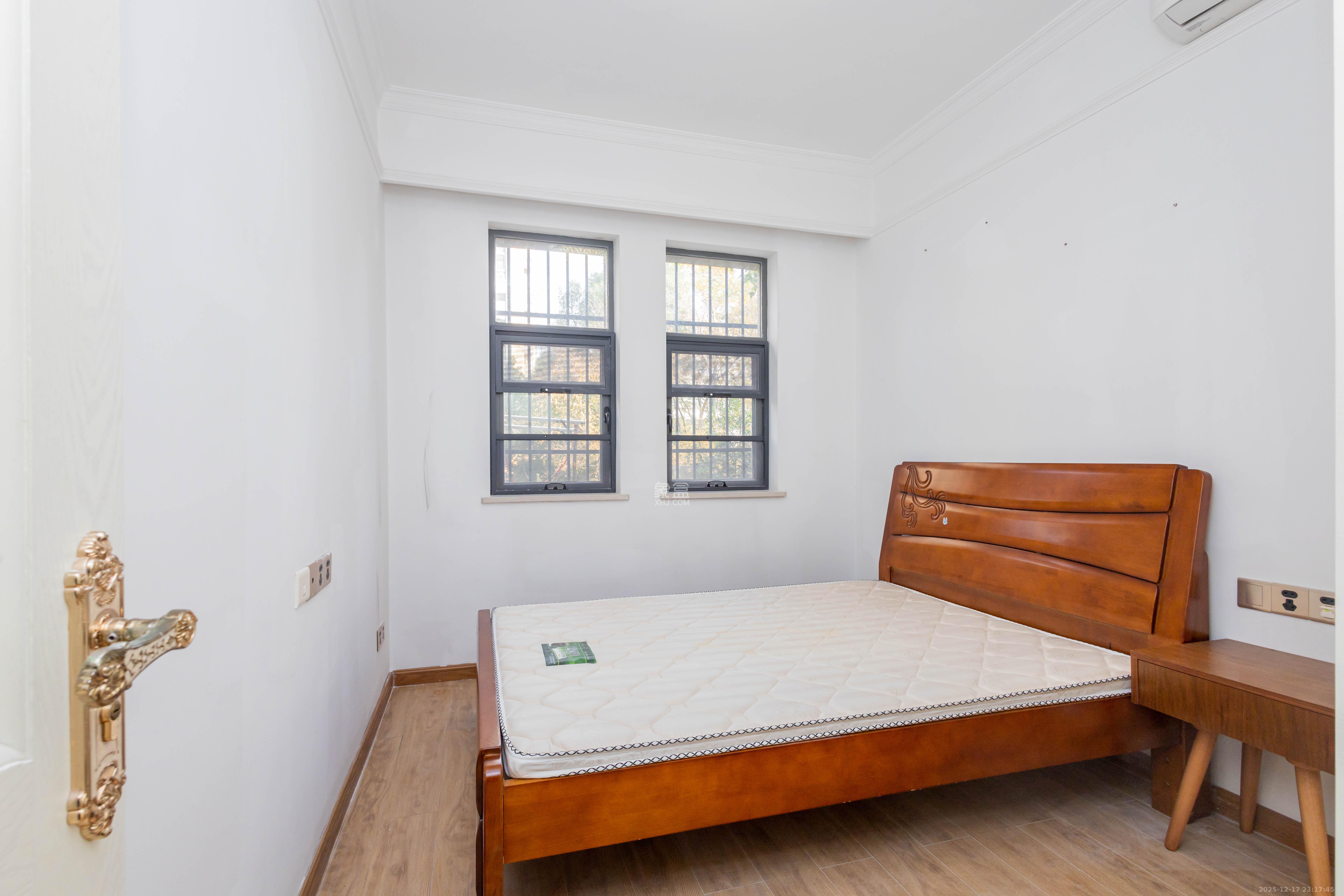 中房瑞致国际  3室2厅2卫    115.0万卧室