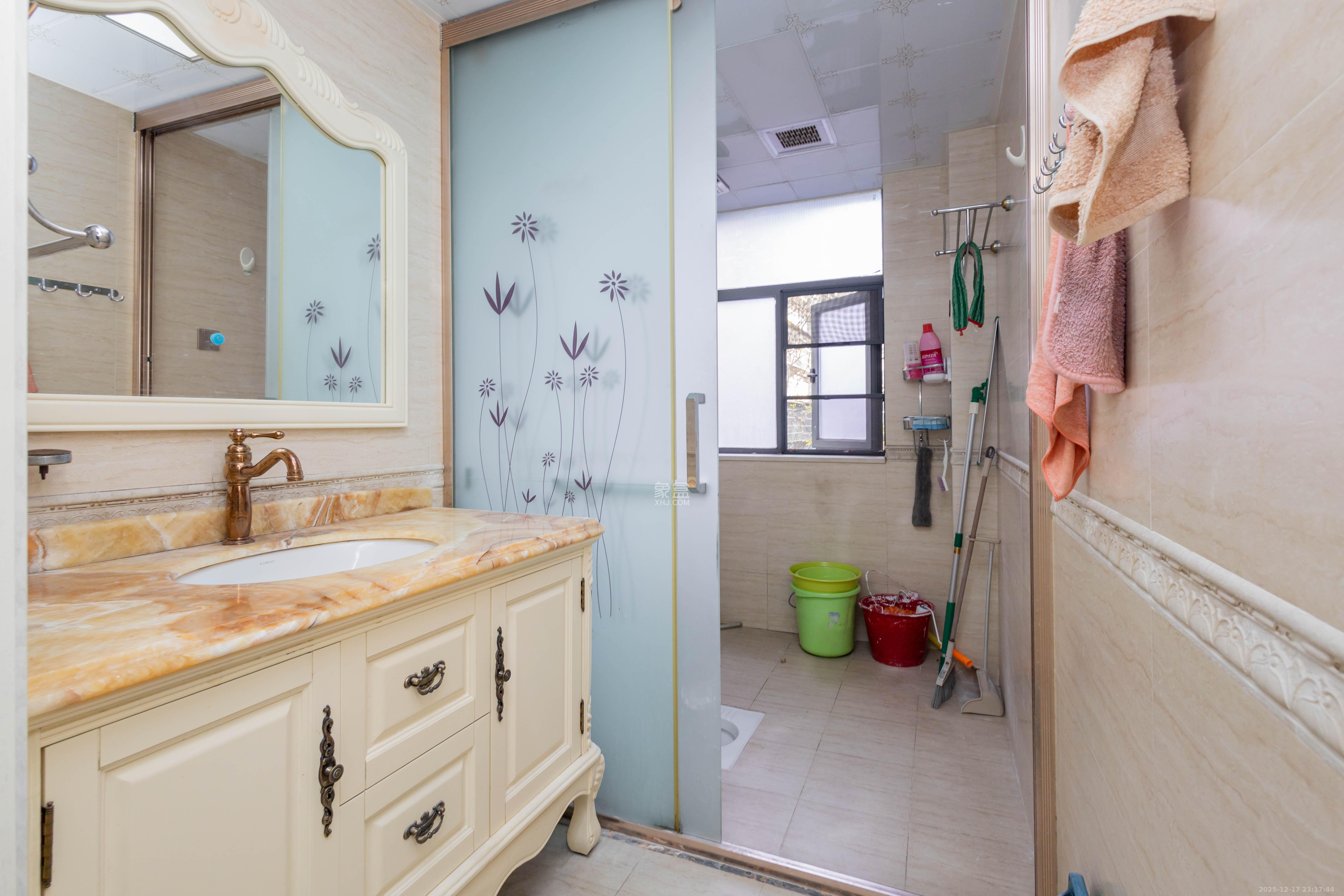 中房瑞致国际  3室2厅2卫    115.0万卫生间