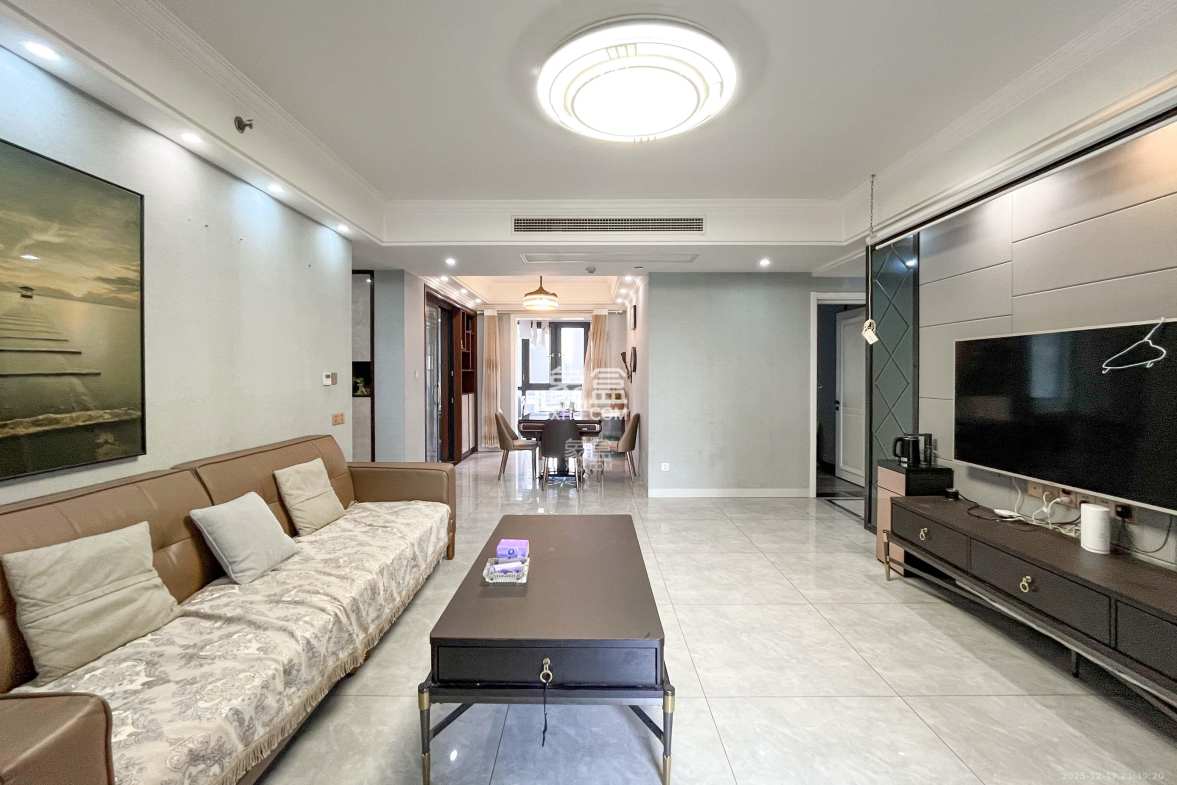 中建梅溪湖中心 4室2厅2卫 192.0万 中建梅溪湖中心 4室2厅2卫 192.0万客厅