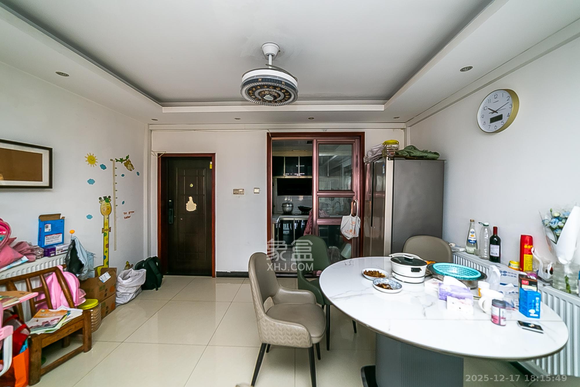 金碧文华  4室2厅2卫    108.0万客厅