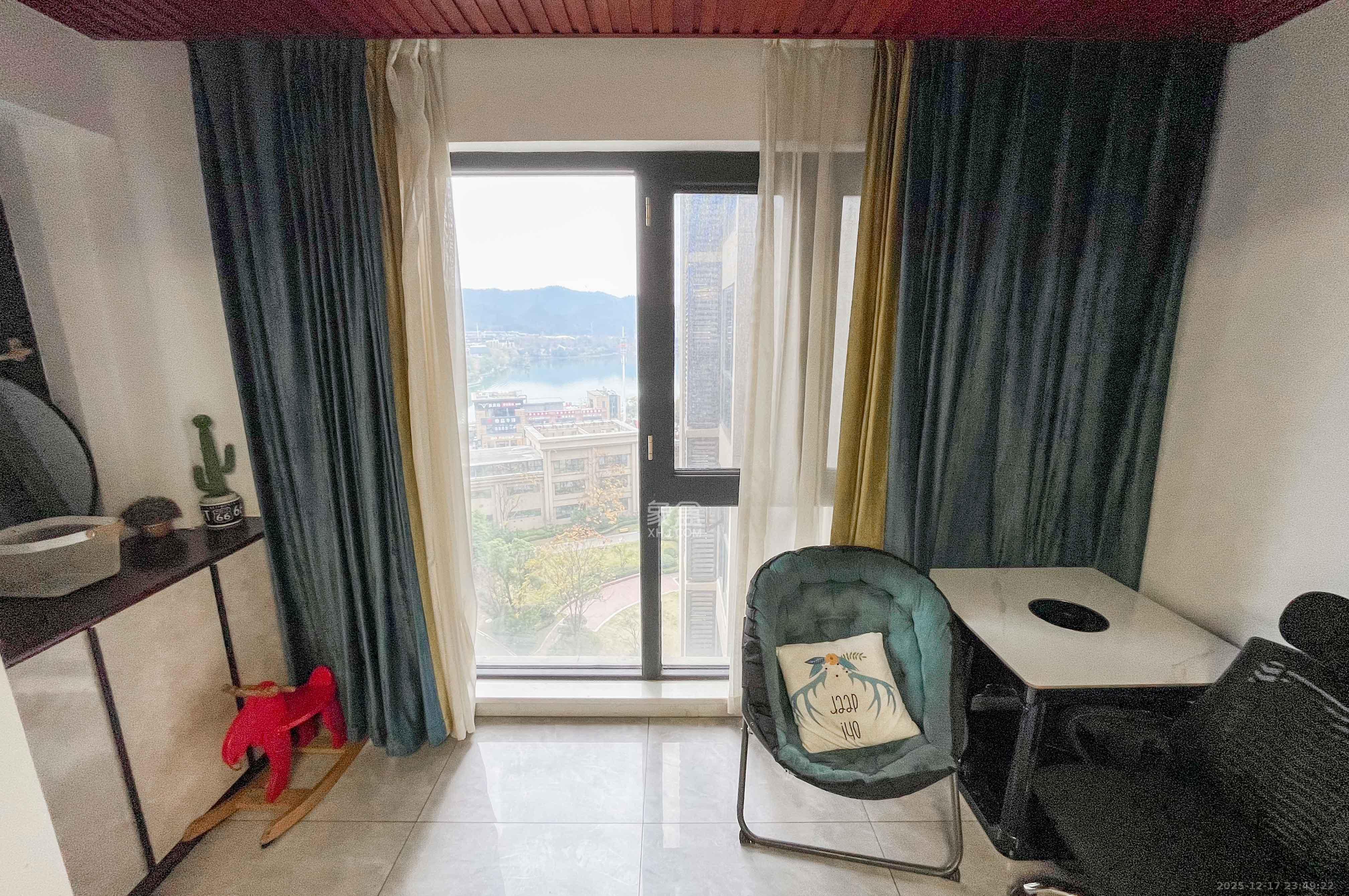 中建梅溪湖中心  4室2厅2卫    192.0万其他