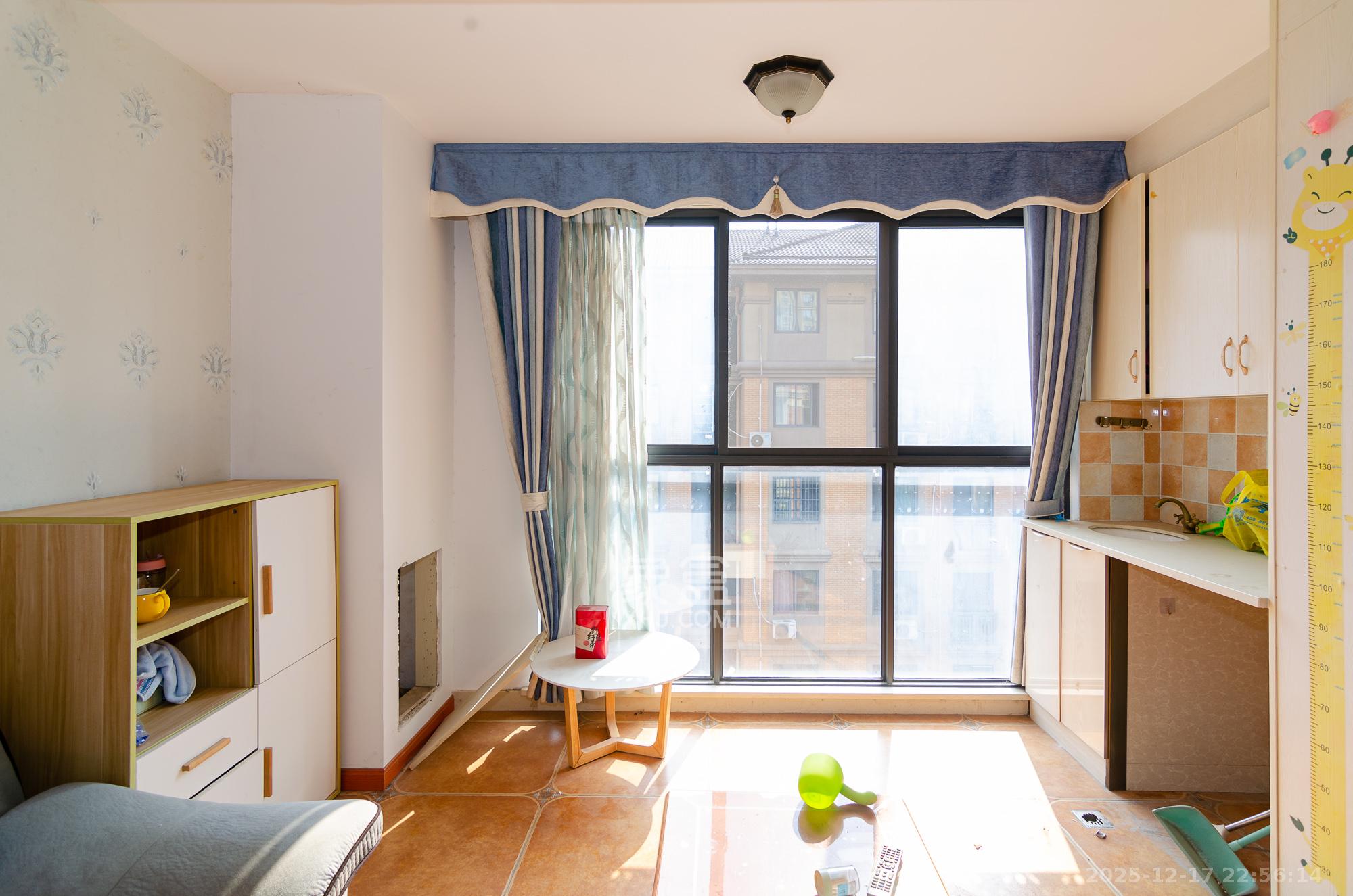 澳海澜庭 3室2厅1卫 52.0万 澳海澜庭 3室2厅1卫 52.0万阳台