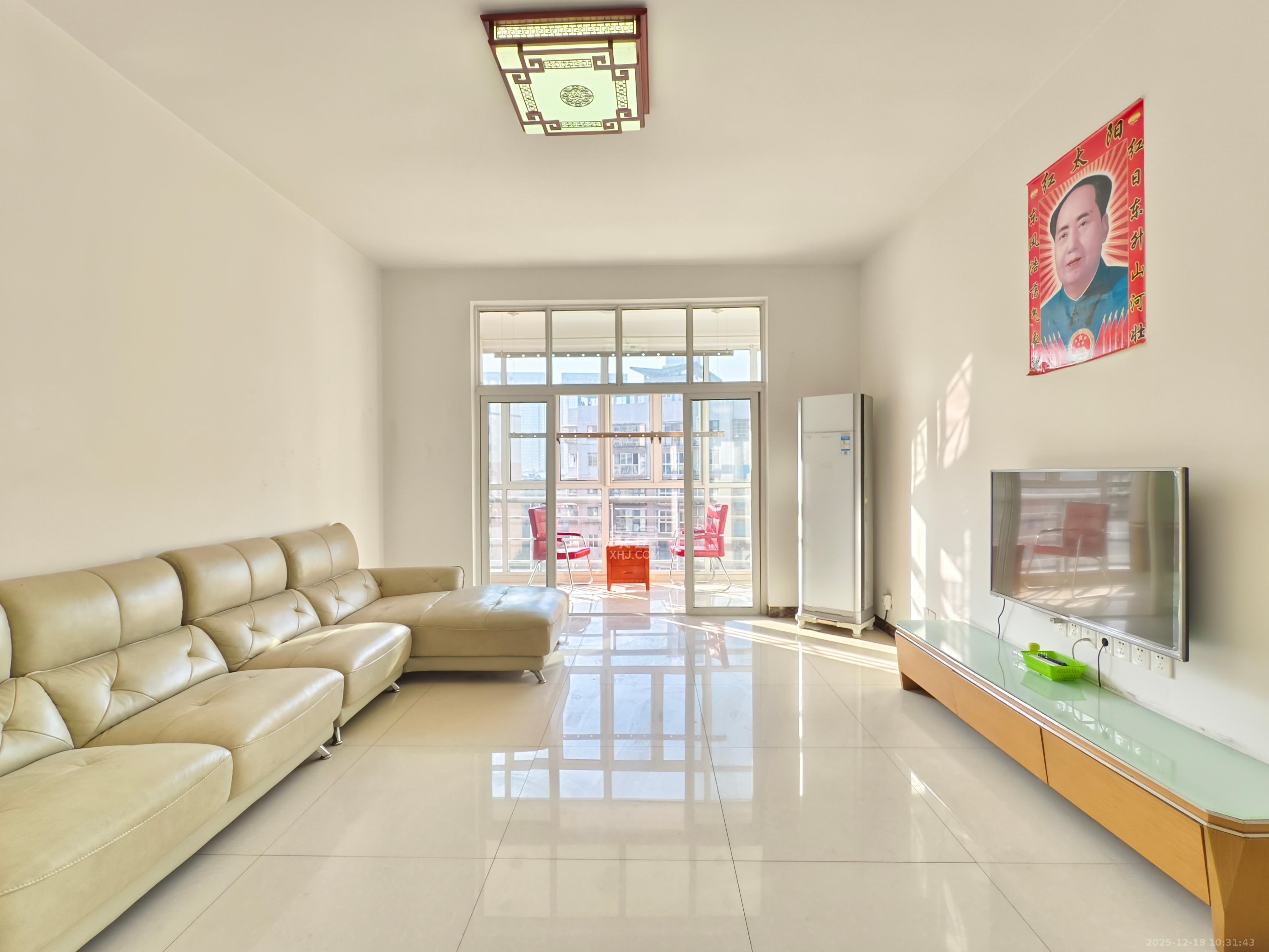 金色山庄  3室2厅2卫    3300.0元/月