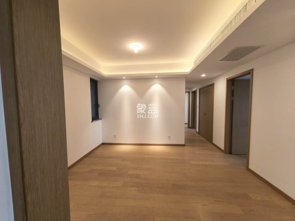 晋合湘水湾四期  4室2厅2卫    253.0万