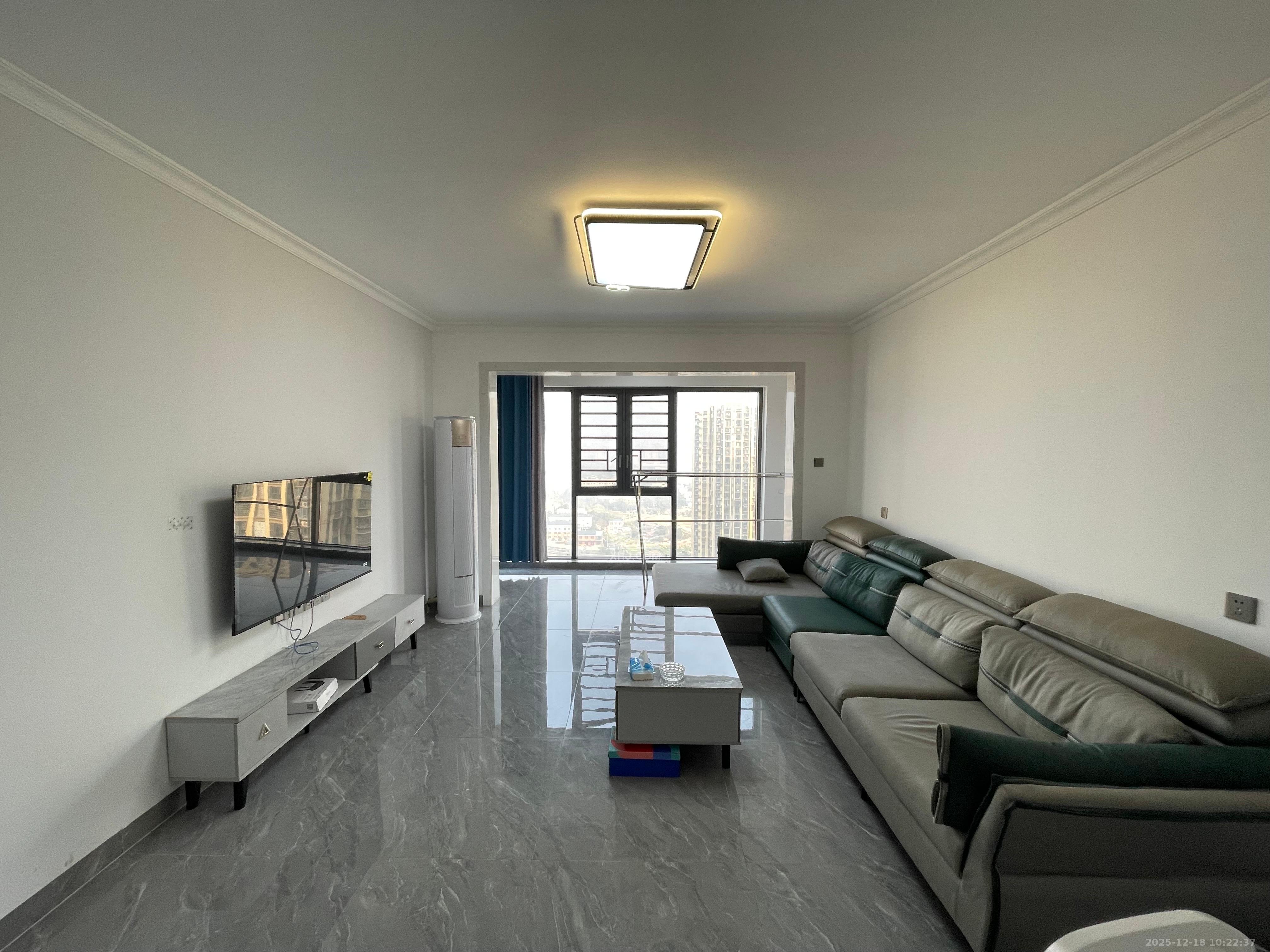 和润园三期  3室2厅2卫    2800.0元/月