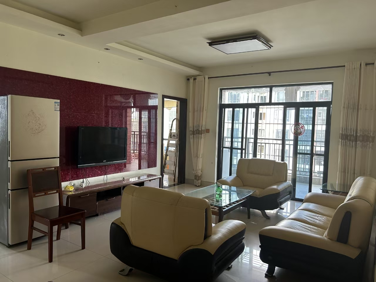 四季华庭龙城  3室2厅2卫    165.0万