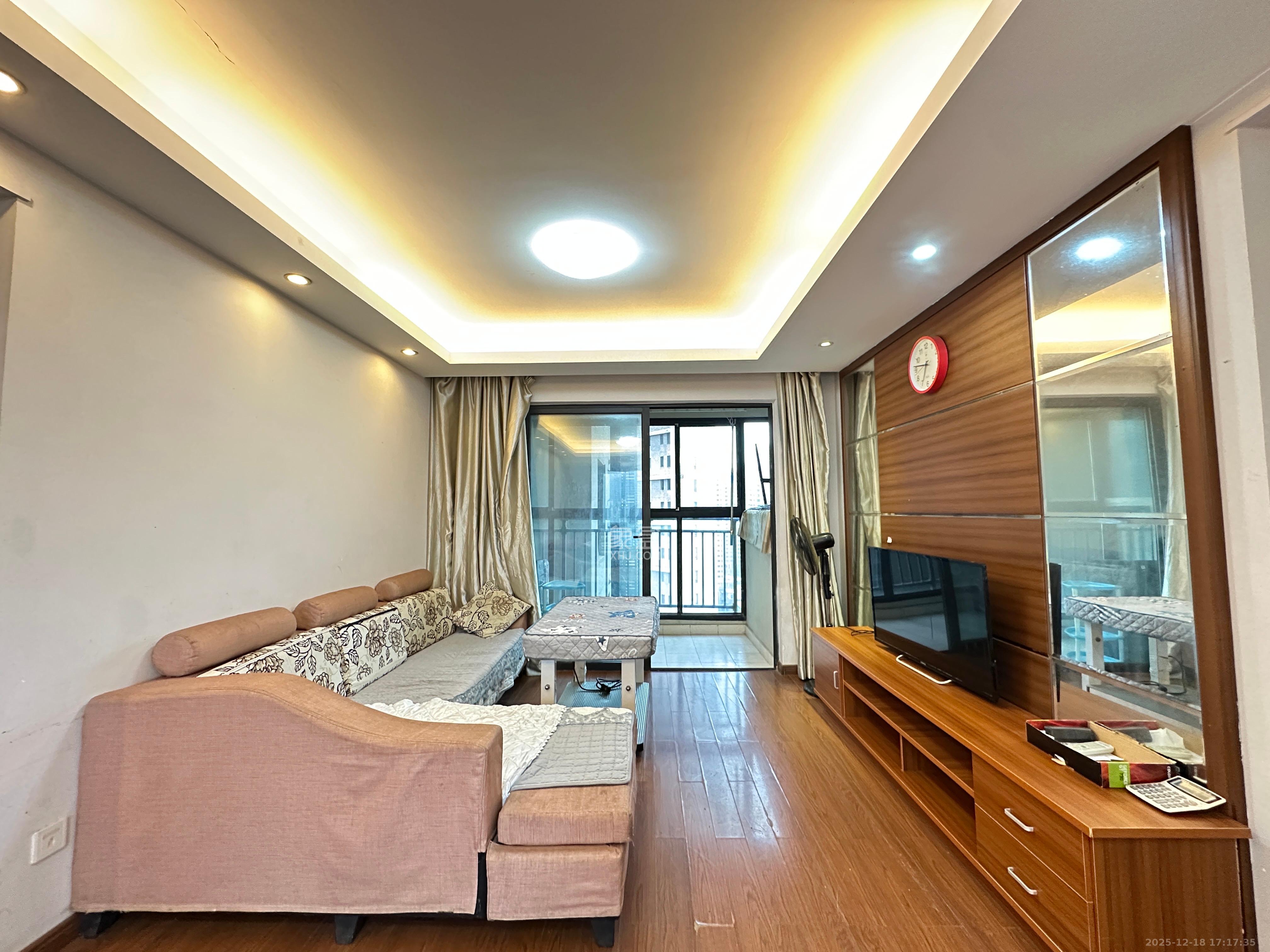 万科城  3室2厅2卫    2300.0元/月