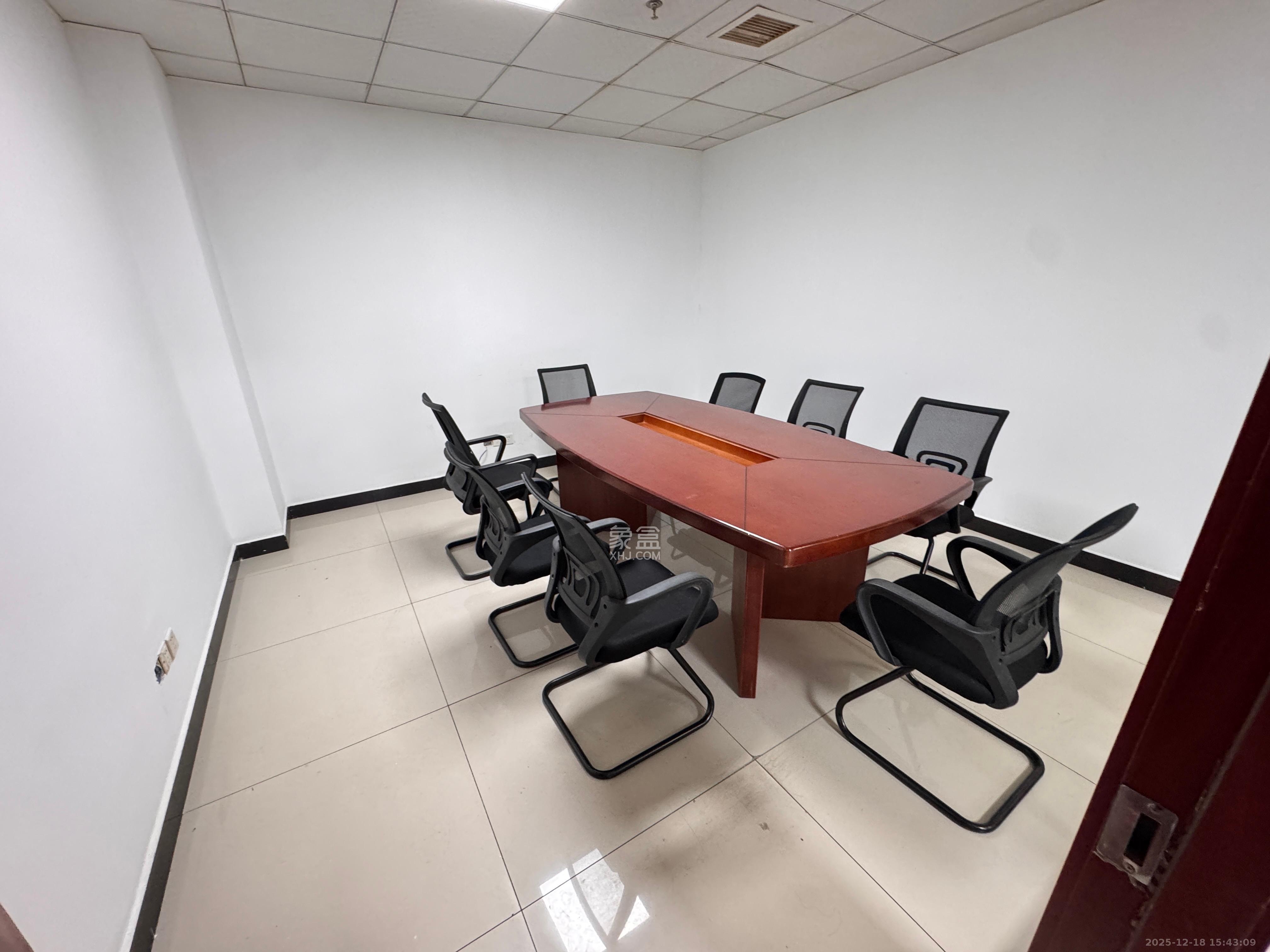 新长海广场   332.0㎡      11000.0元/月室内图