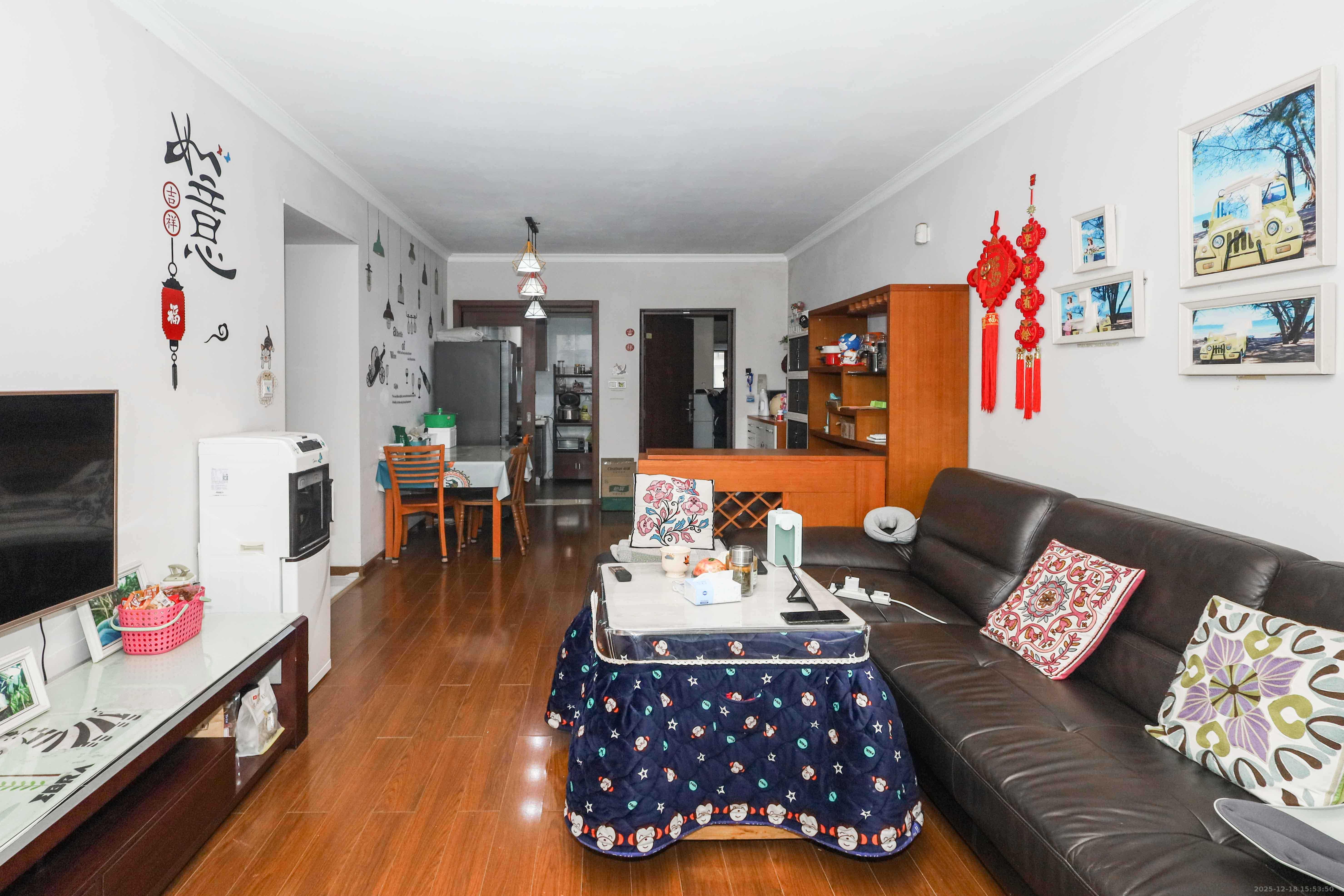 万科城市花园  3室2厅1卫    80.0万客厅