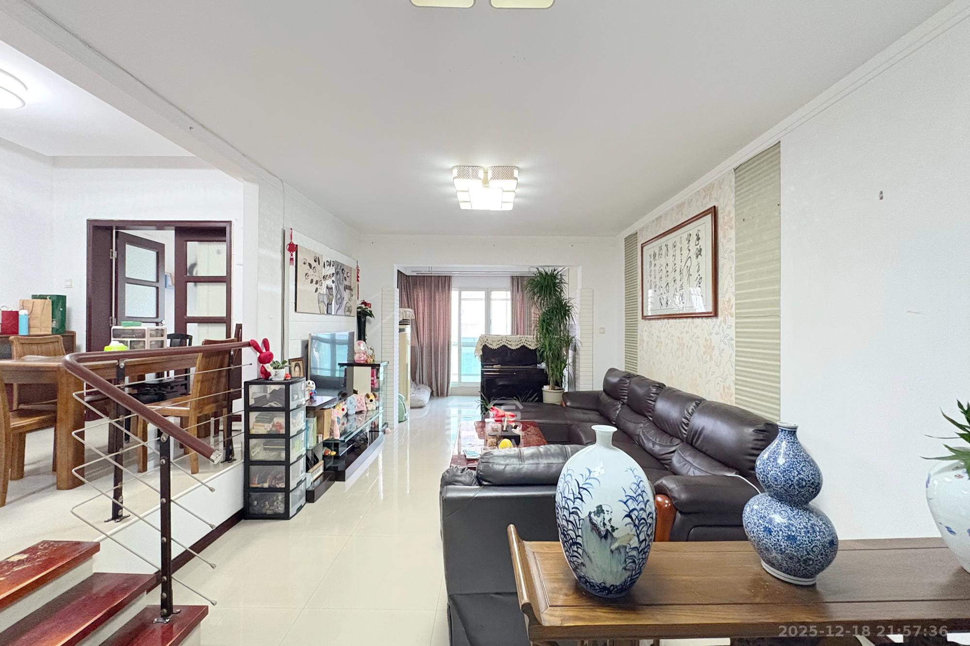 王府花园  3室2厅2卫    132.0万