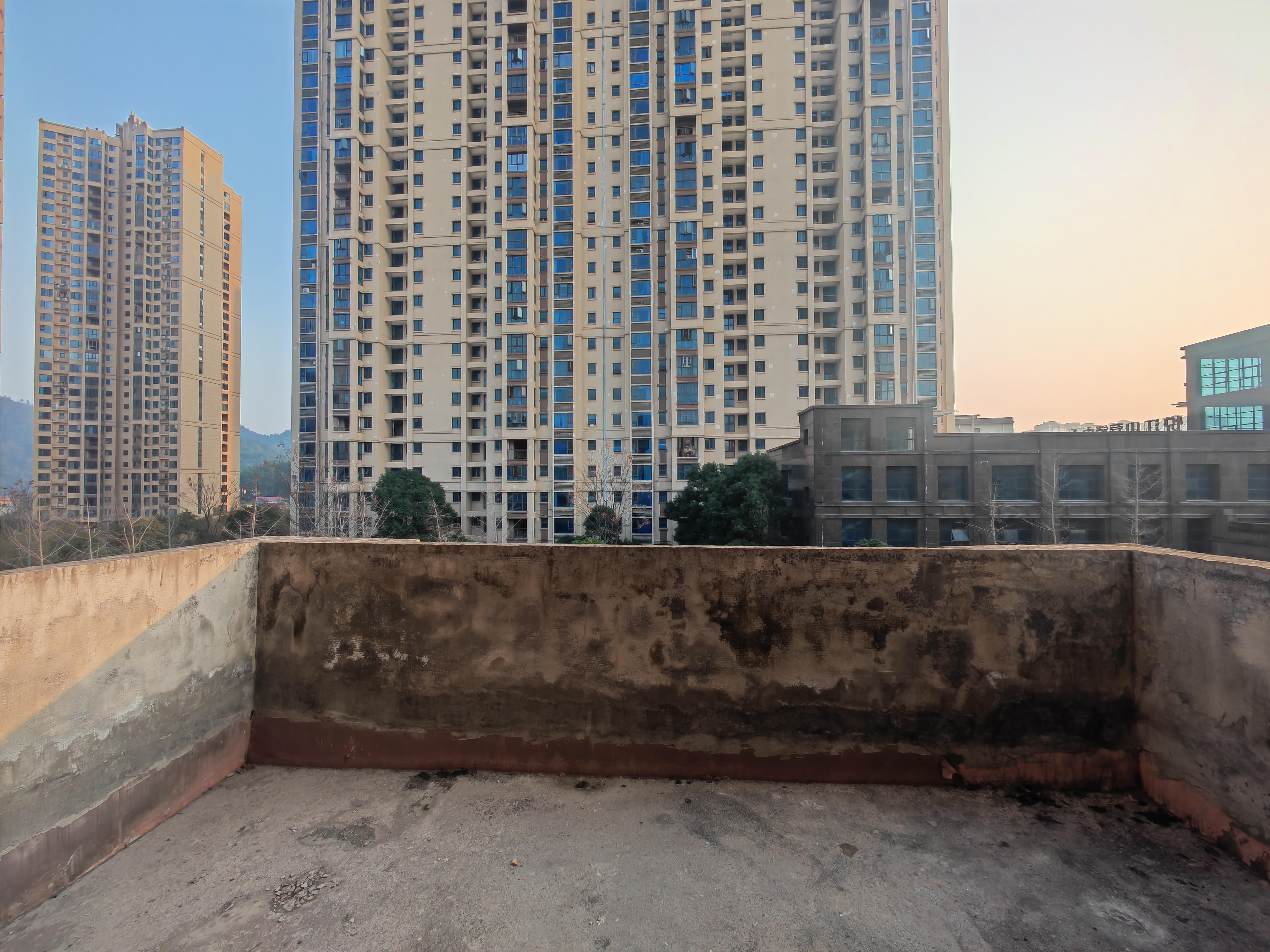 悦江山  4室2厅2卫    75.0万