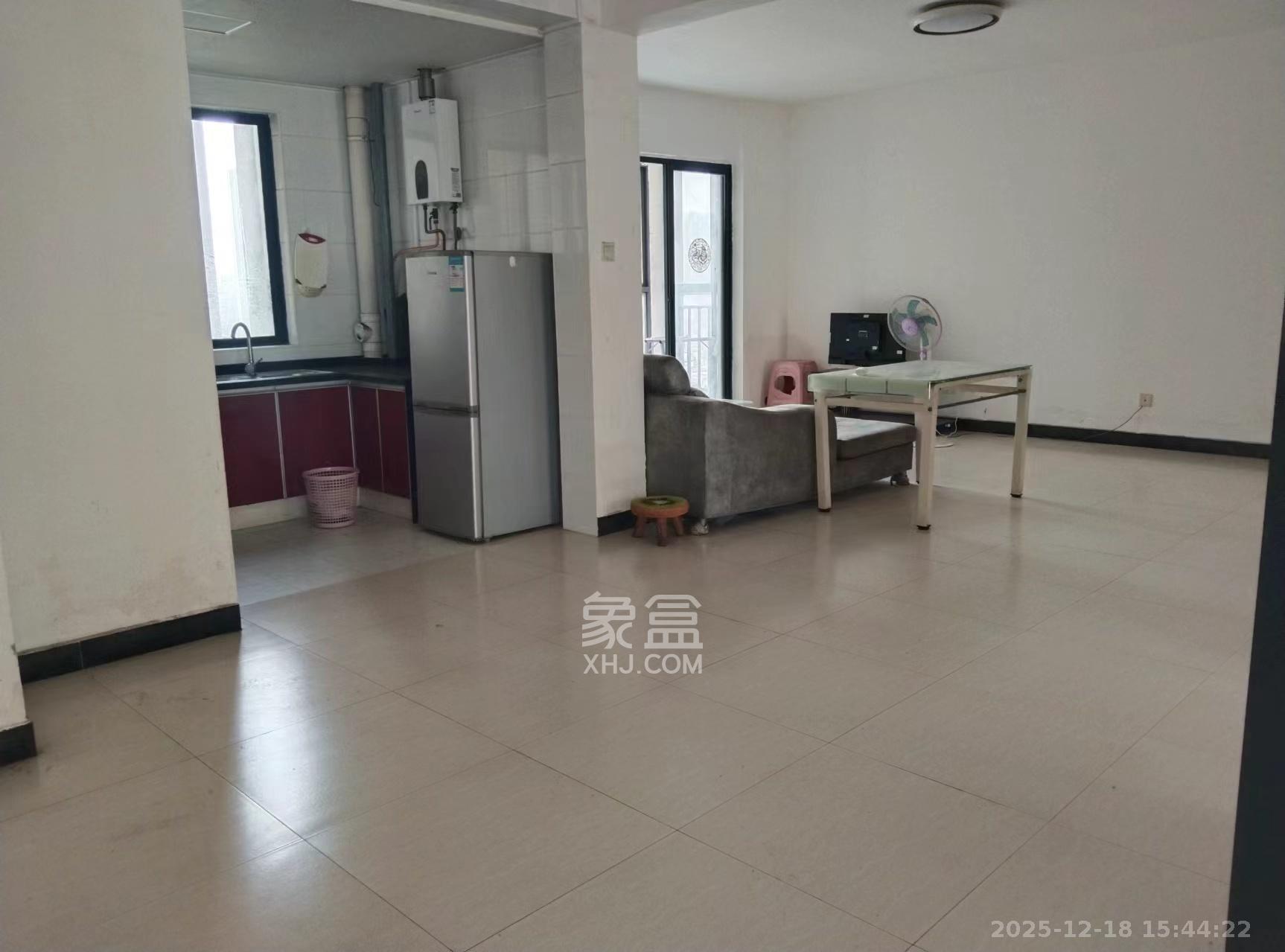 钰龙天下一期  3室2厅2卫    2500.0元/月