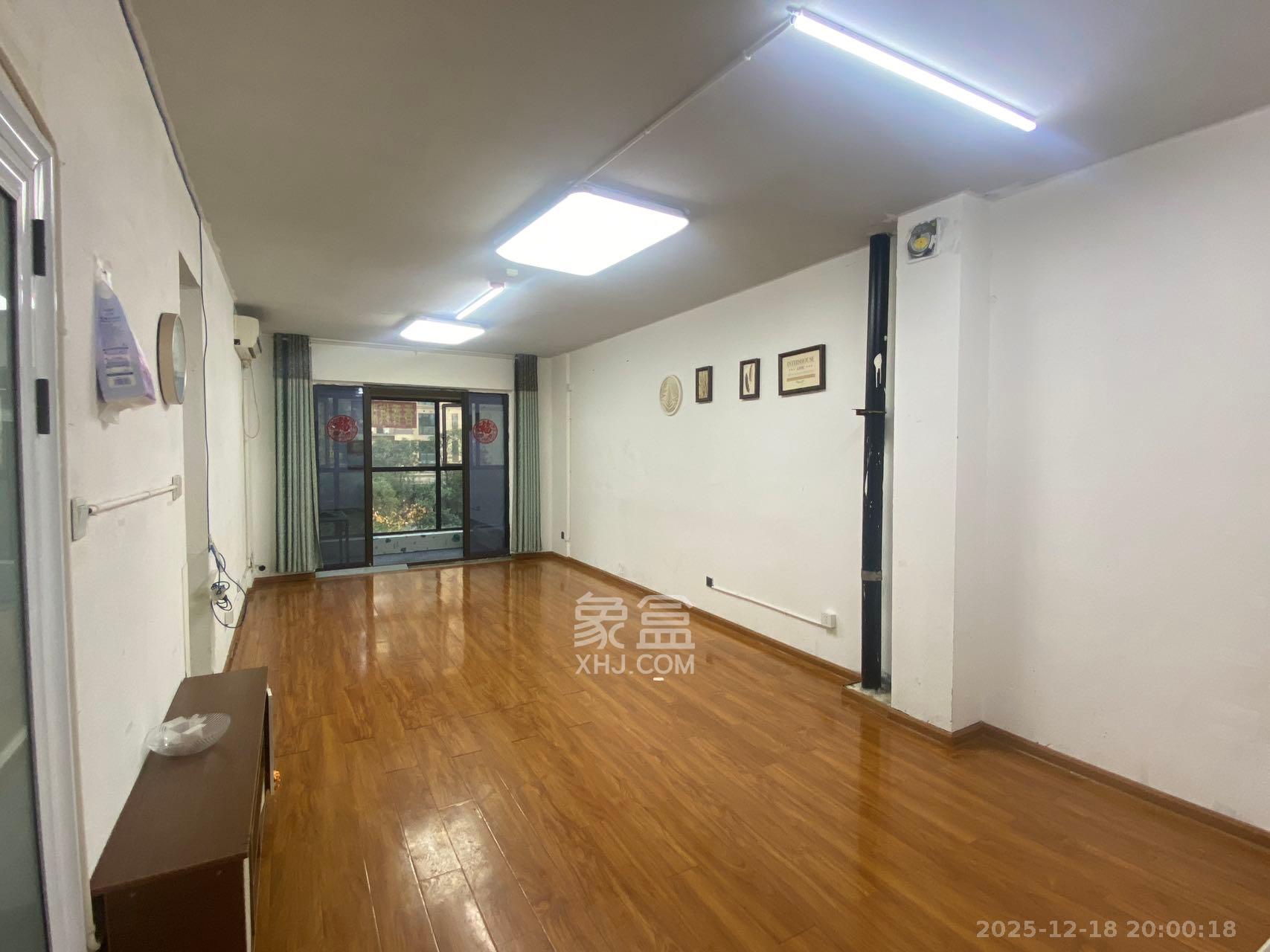 保利西海岸B区  1室0厅0卫    2200.0元/月