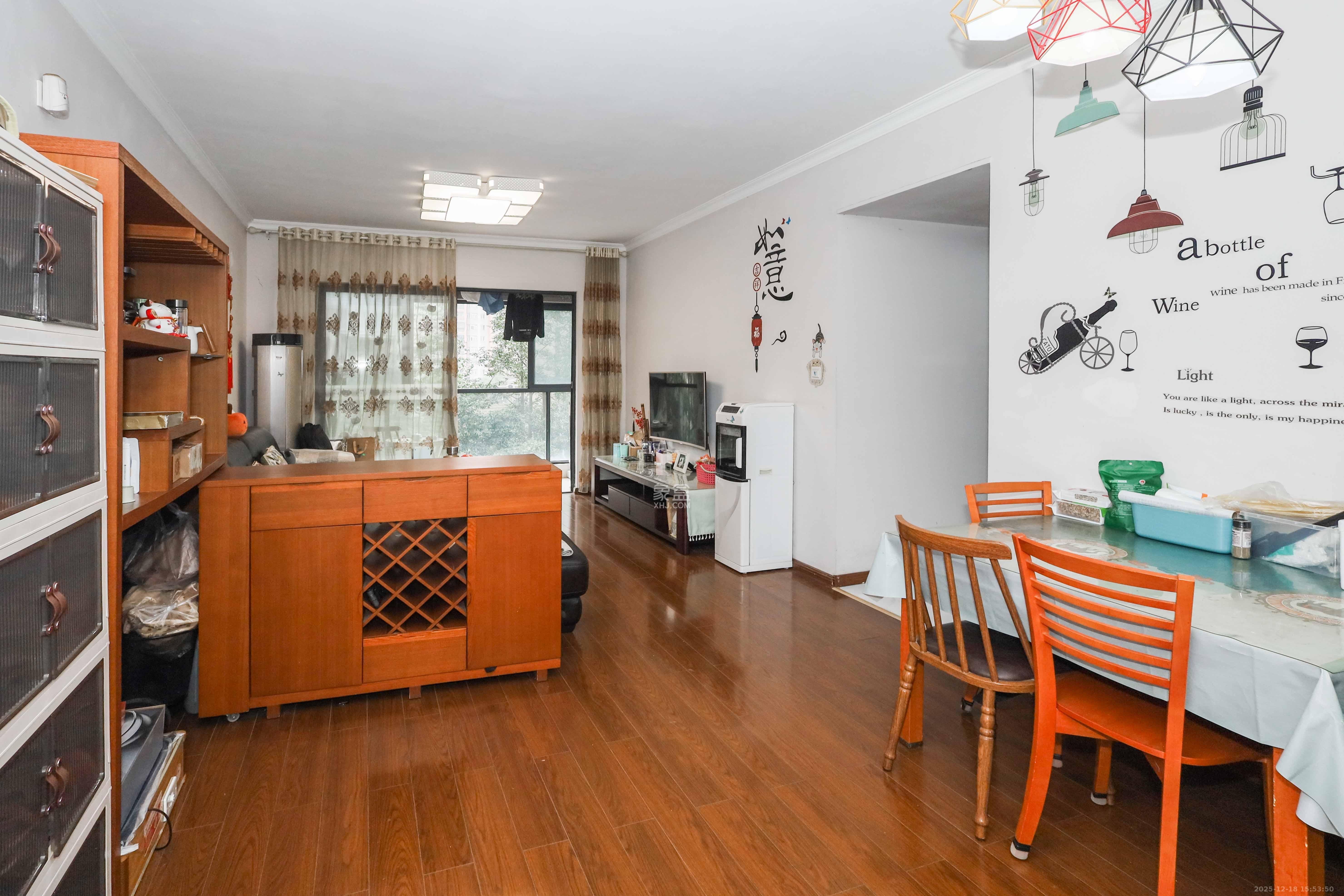 万科城市花园  3室2厅1卫    80.0万客厅