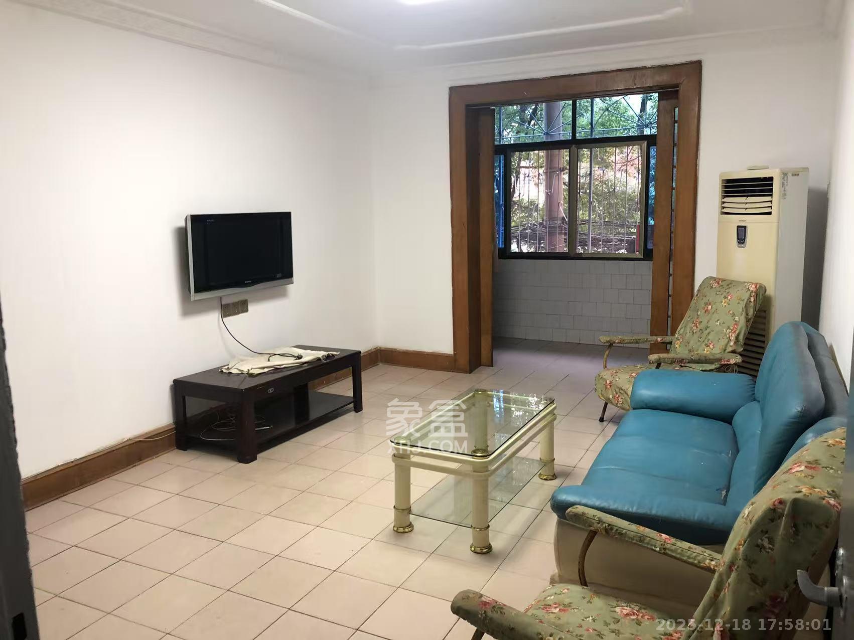 茶园坡社区(原王家冲社区)  2室2厅1卫    1400.0元/月