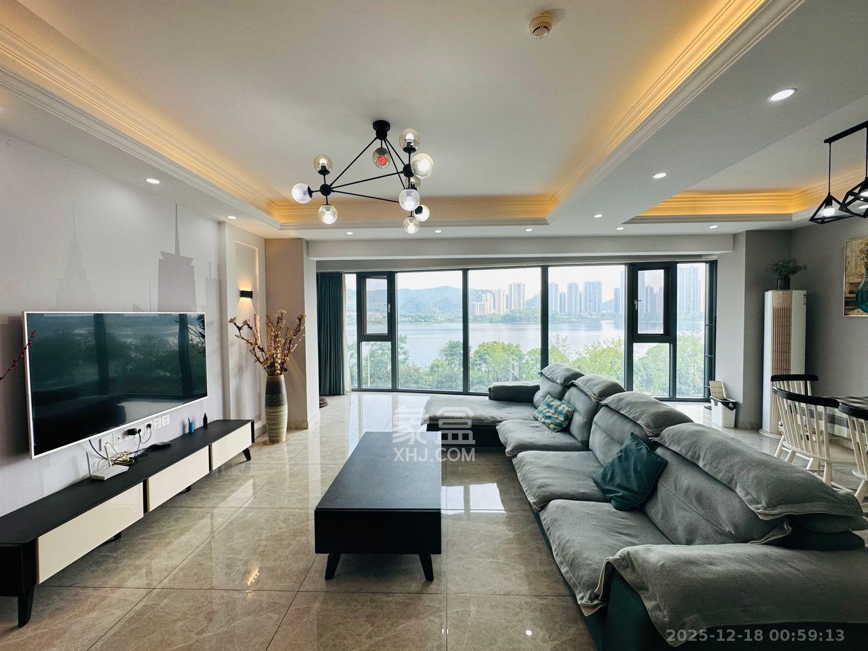 天祥水晶湾  4室2厅2卫    5500.0元/月