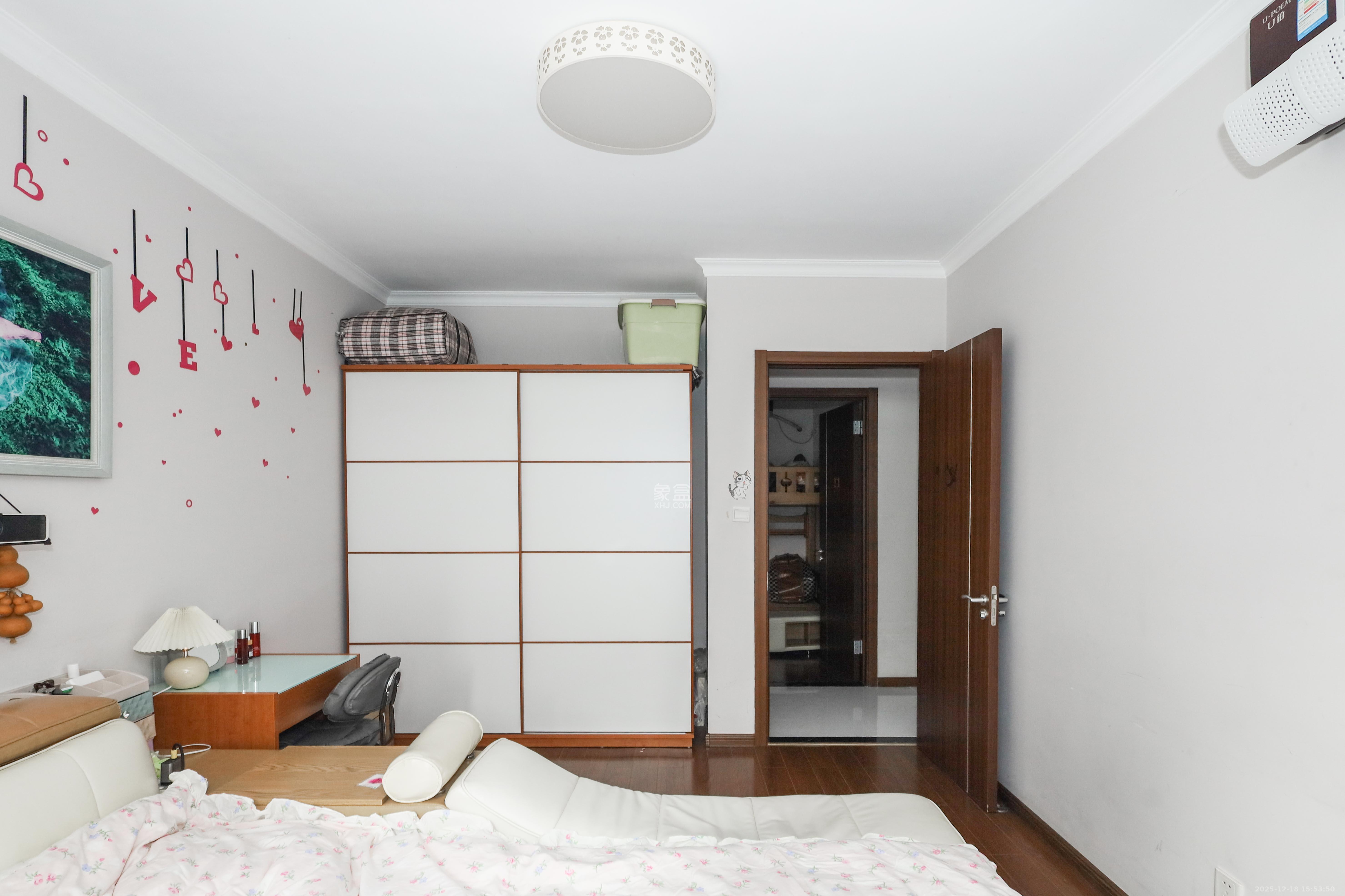 万科城市花园  3室2厅1卫    80.0万卧室