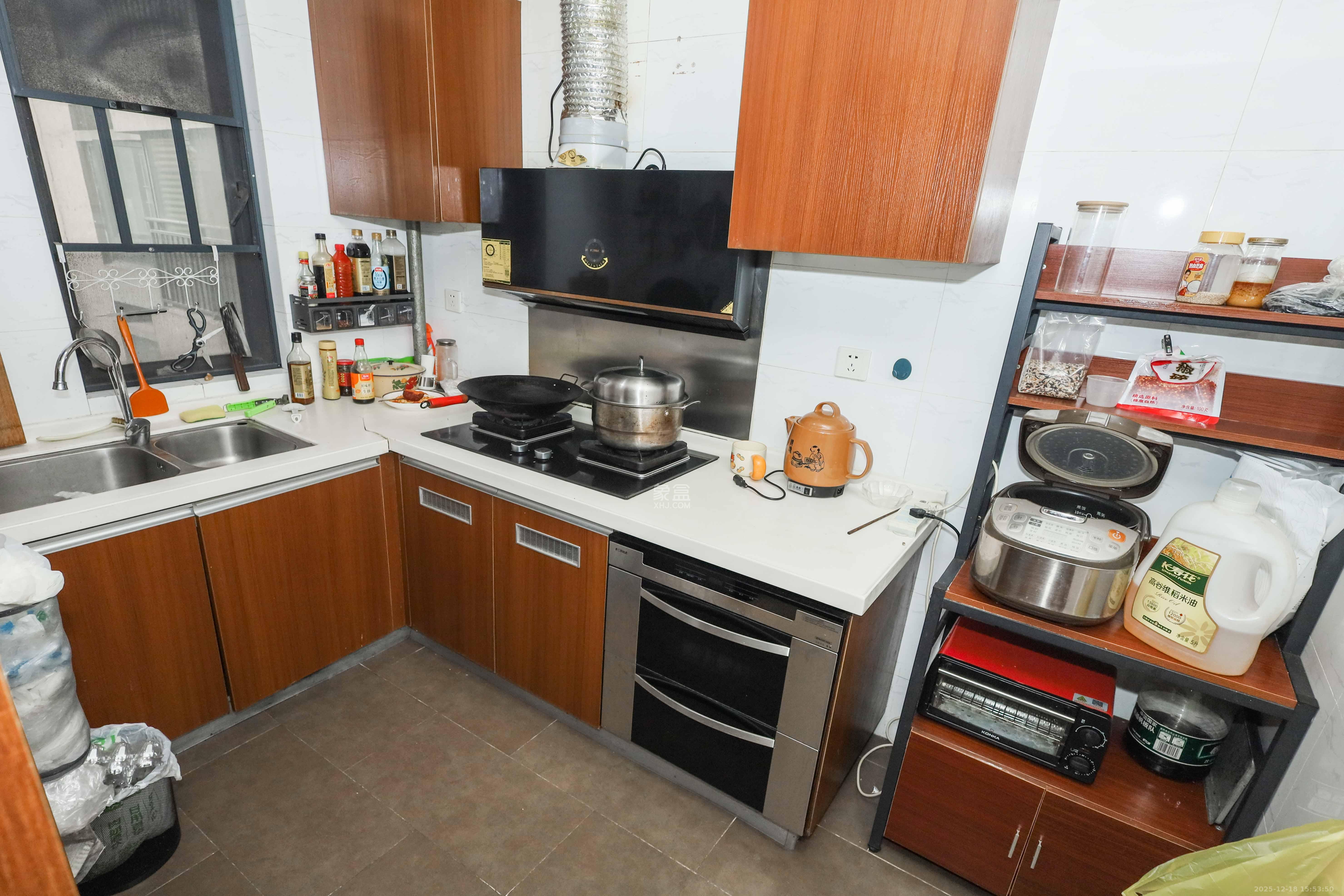 万科城市花园  3室2厅1卫    80.0万厨房