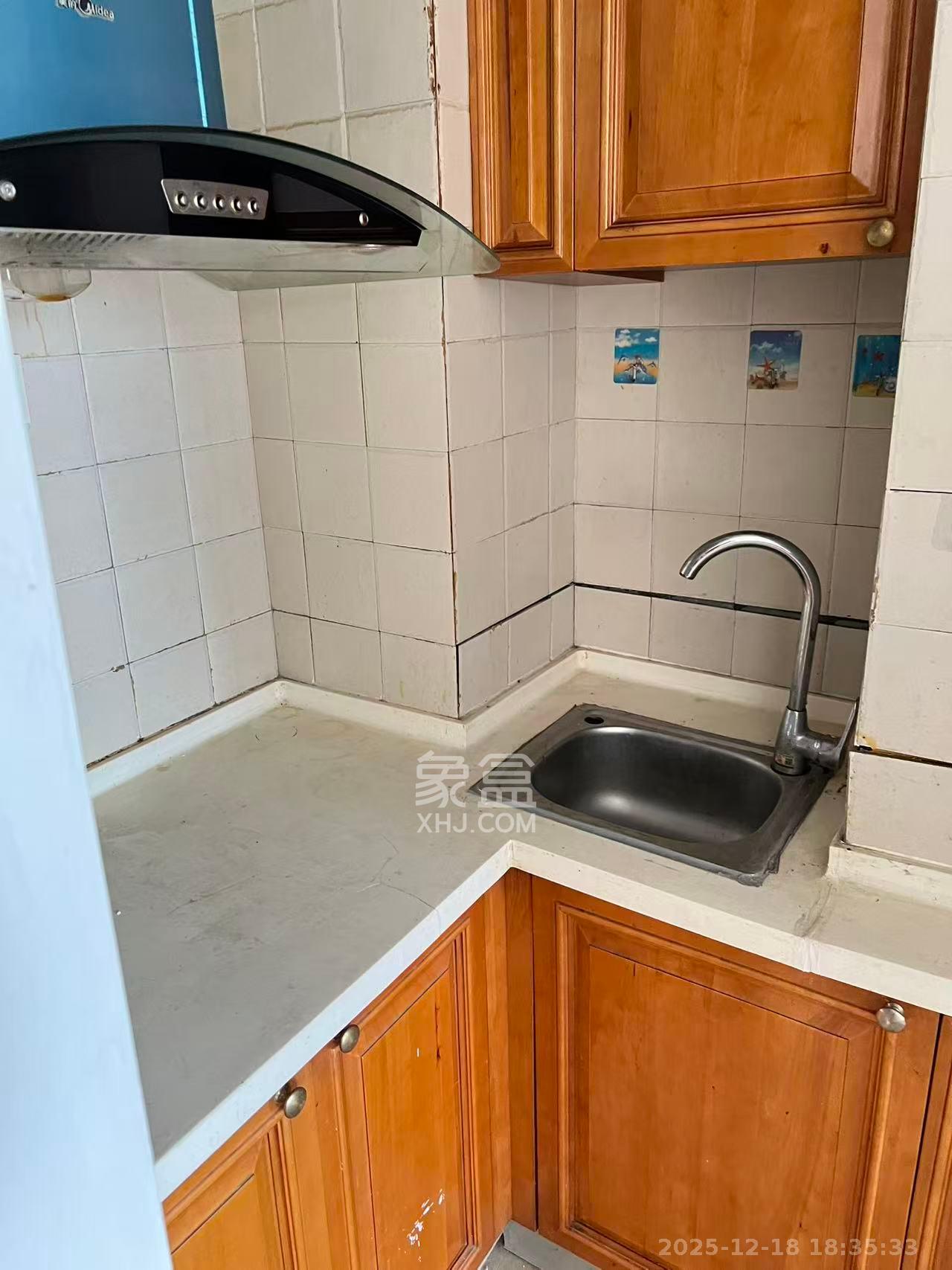 铂宫  1室1厅1卫    1600.0元/月