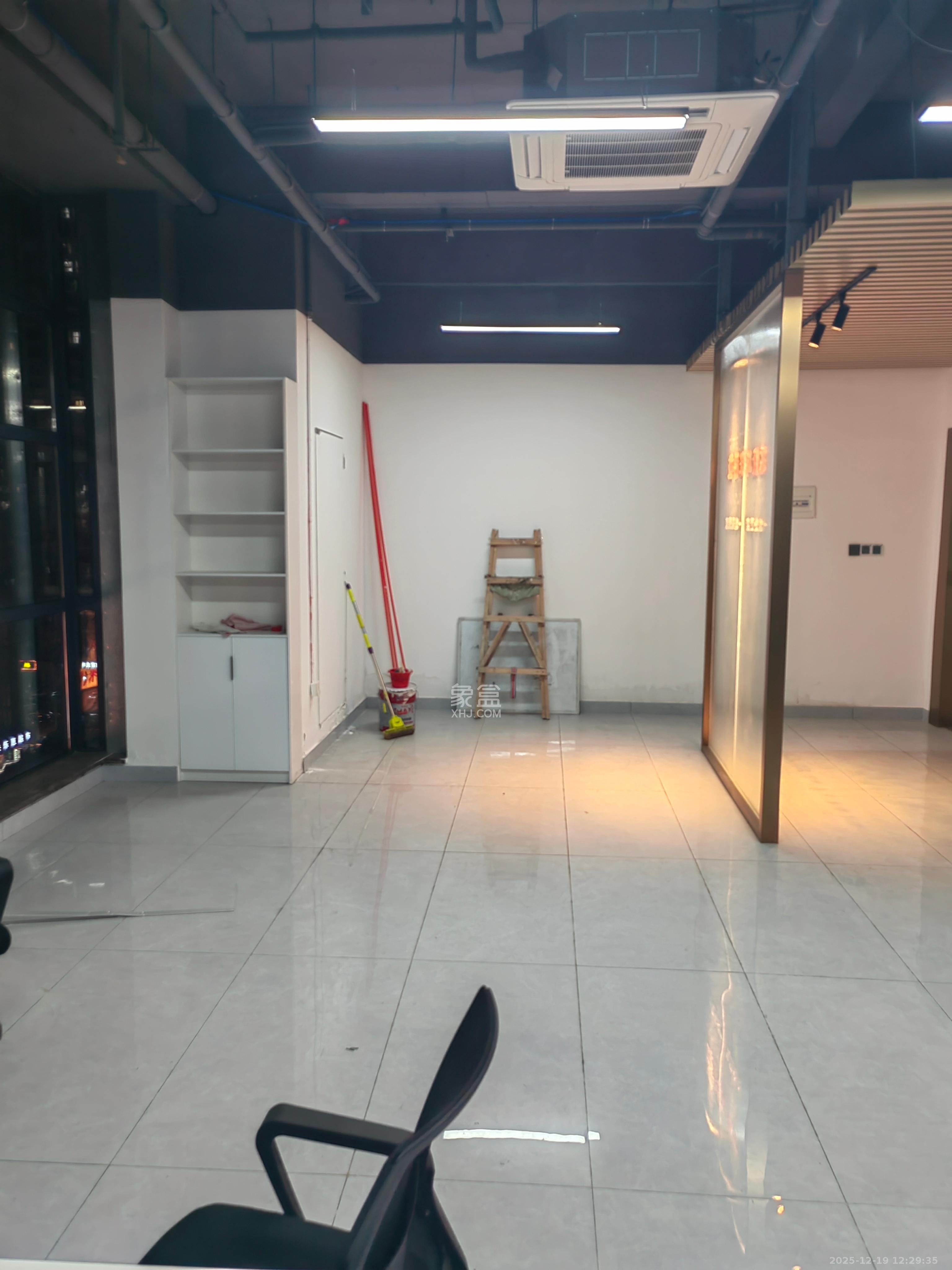 力都大厦   75.0㎡      2300.0元/月室内图