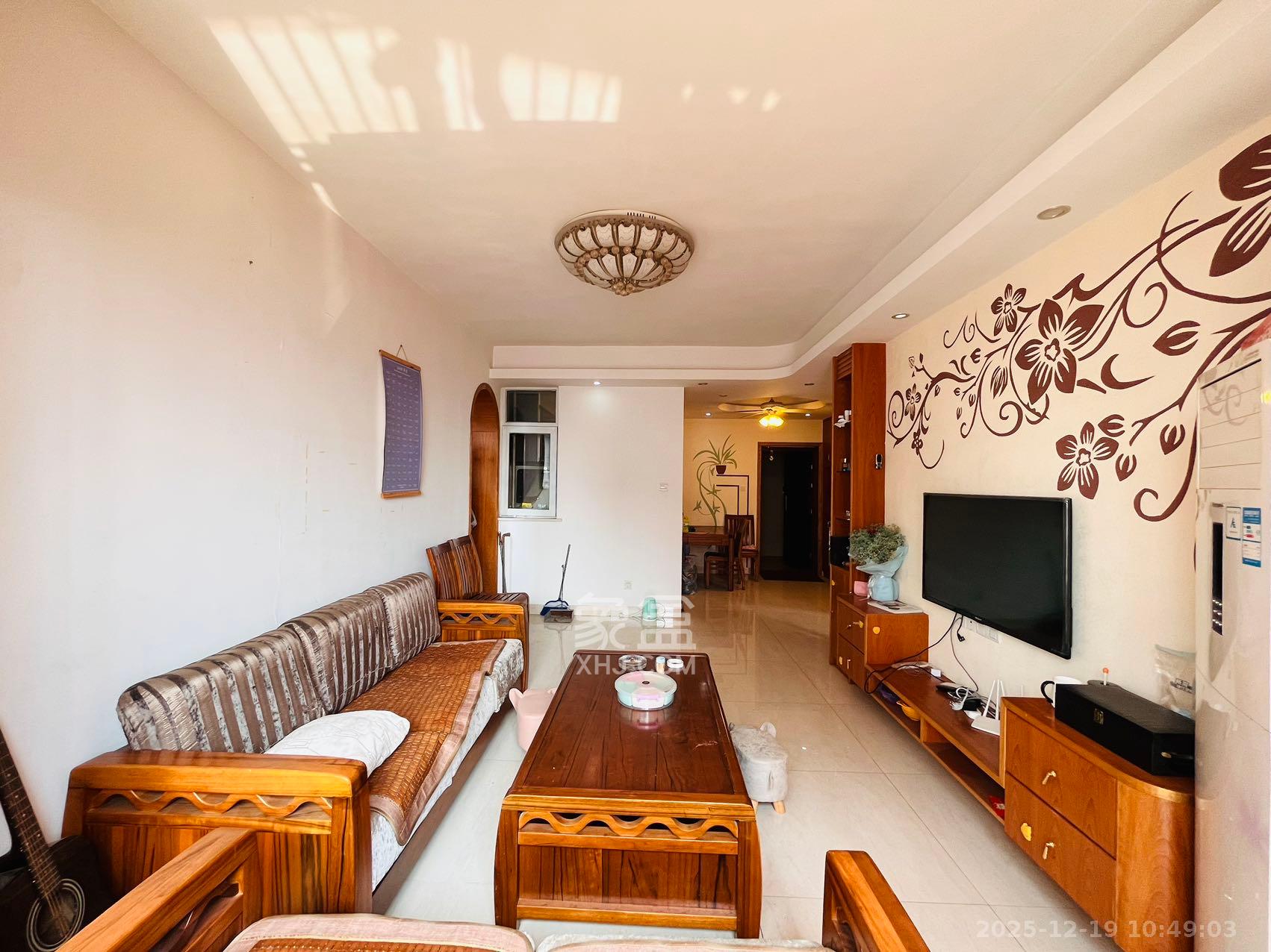 泊爱蓝湾  2室2厅1卫    2500.0元/月