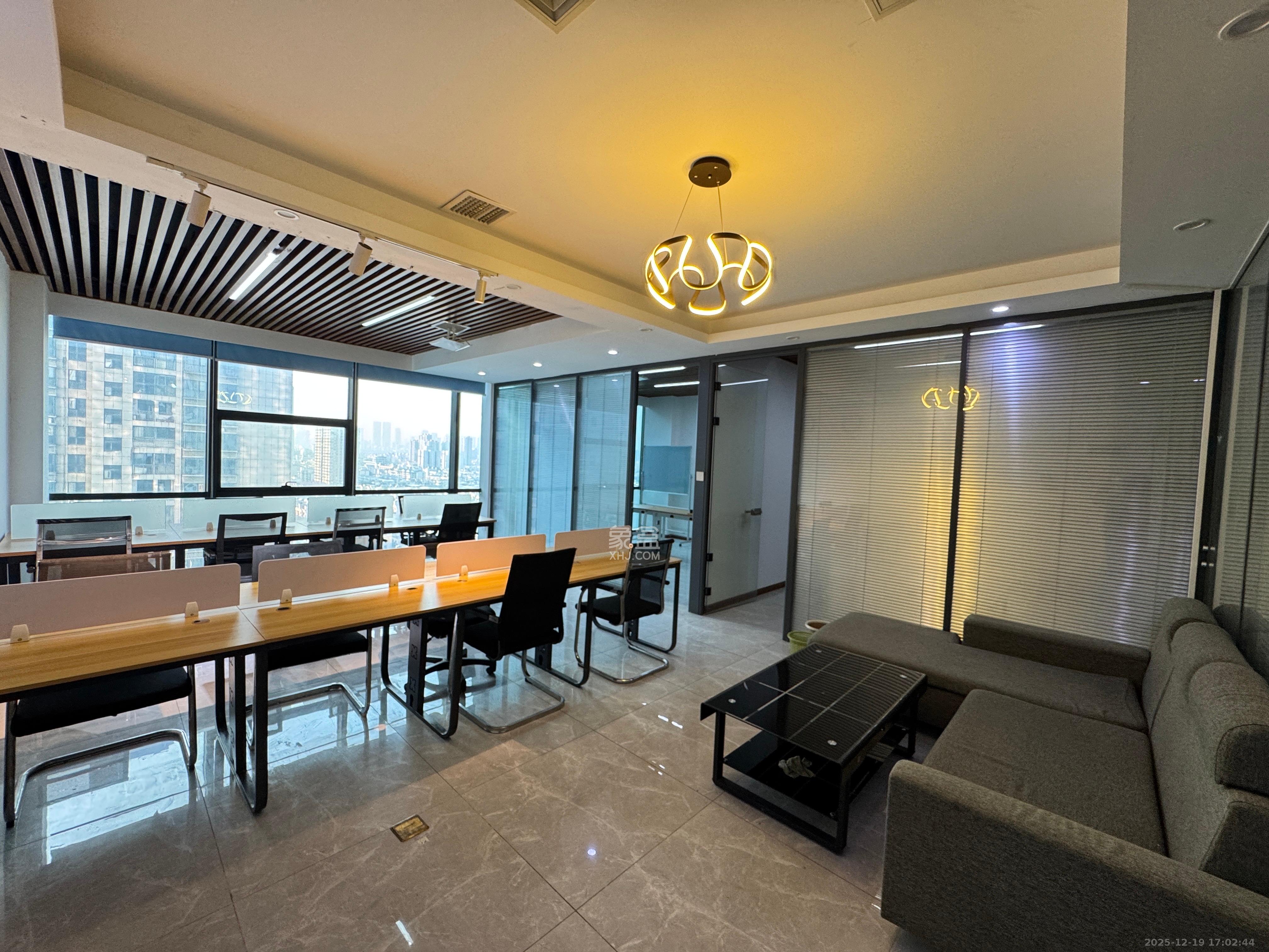 东盈商业广场（华泉城市广场）   97.0㎡      5000.0元/月