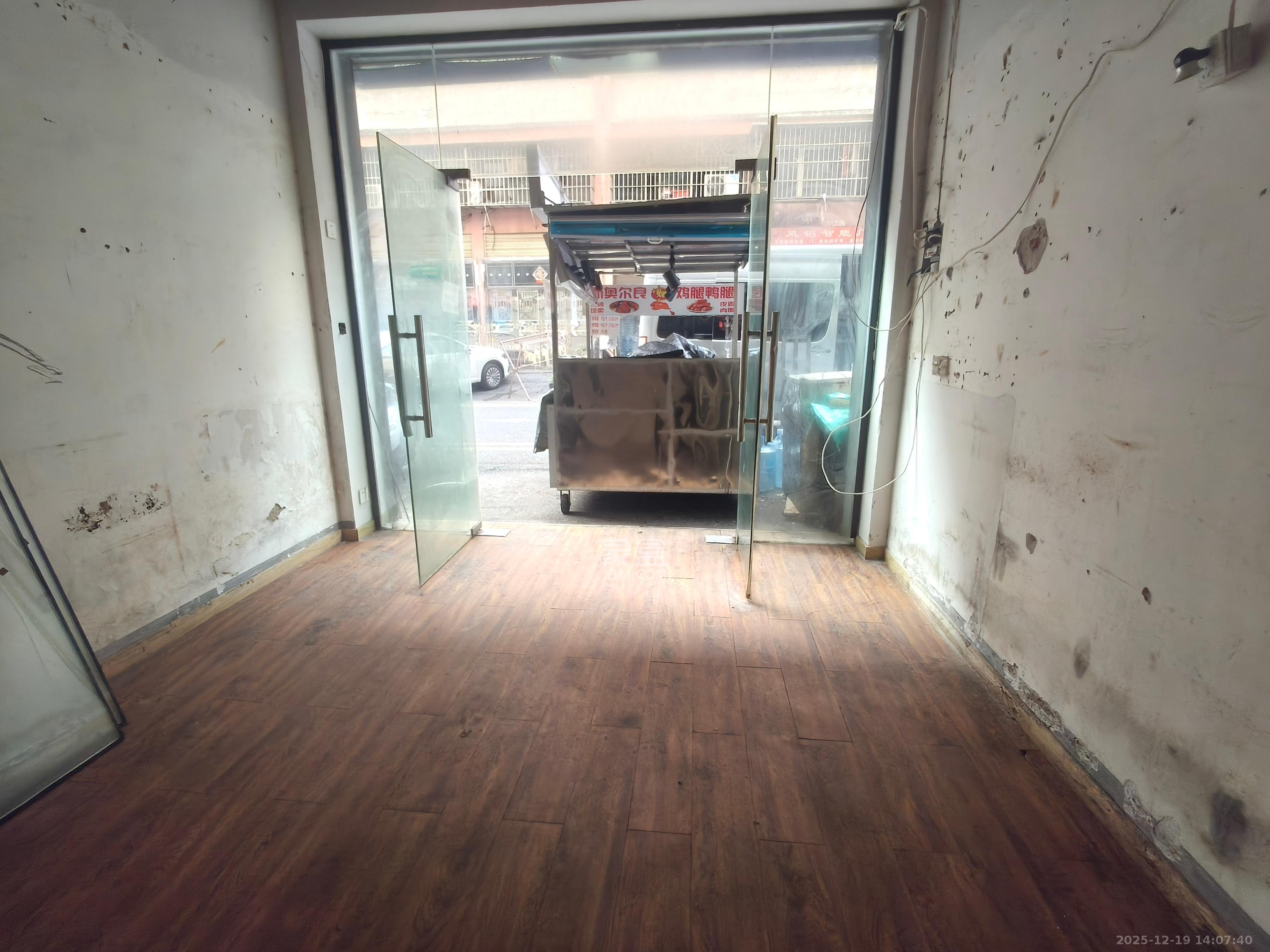 茶叶大市场“山水茗园”   32.0㎡      900.0元/月