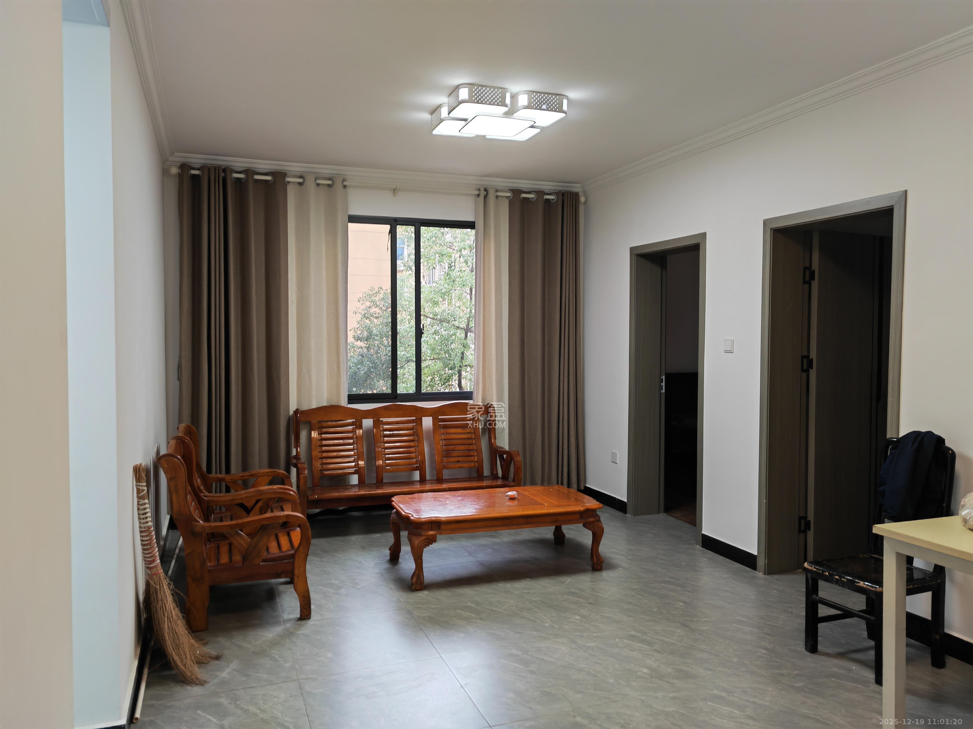 桐荫里社区  3室1厅1卫    2300.0元/月