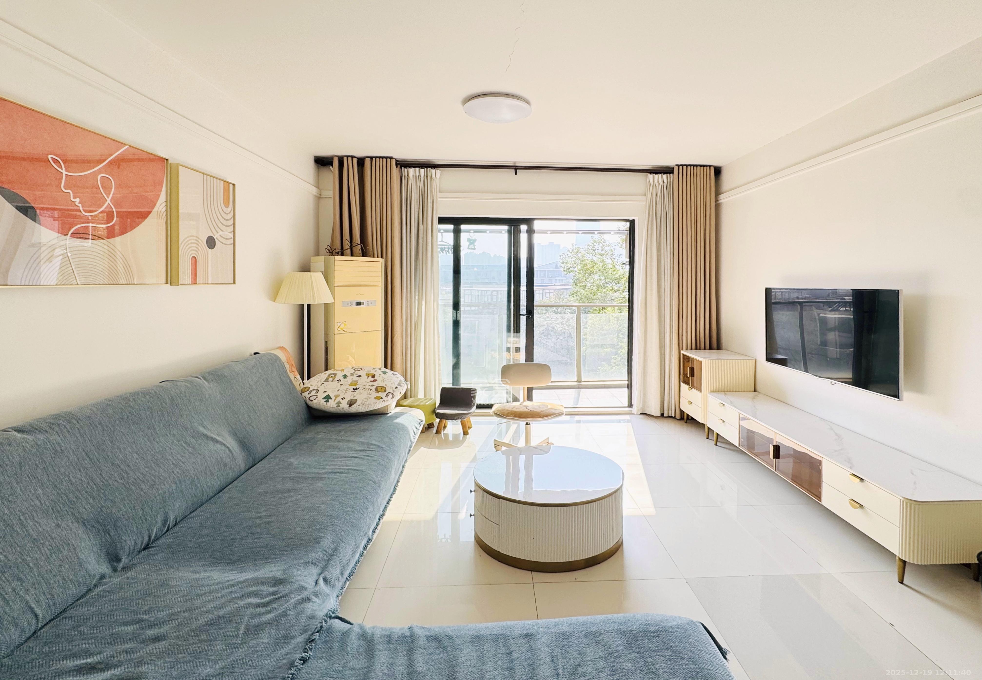 西街花园  2室2厅1卫    3000.0元/月