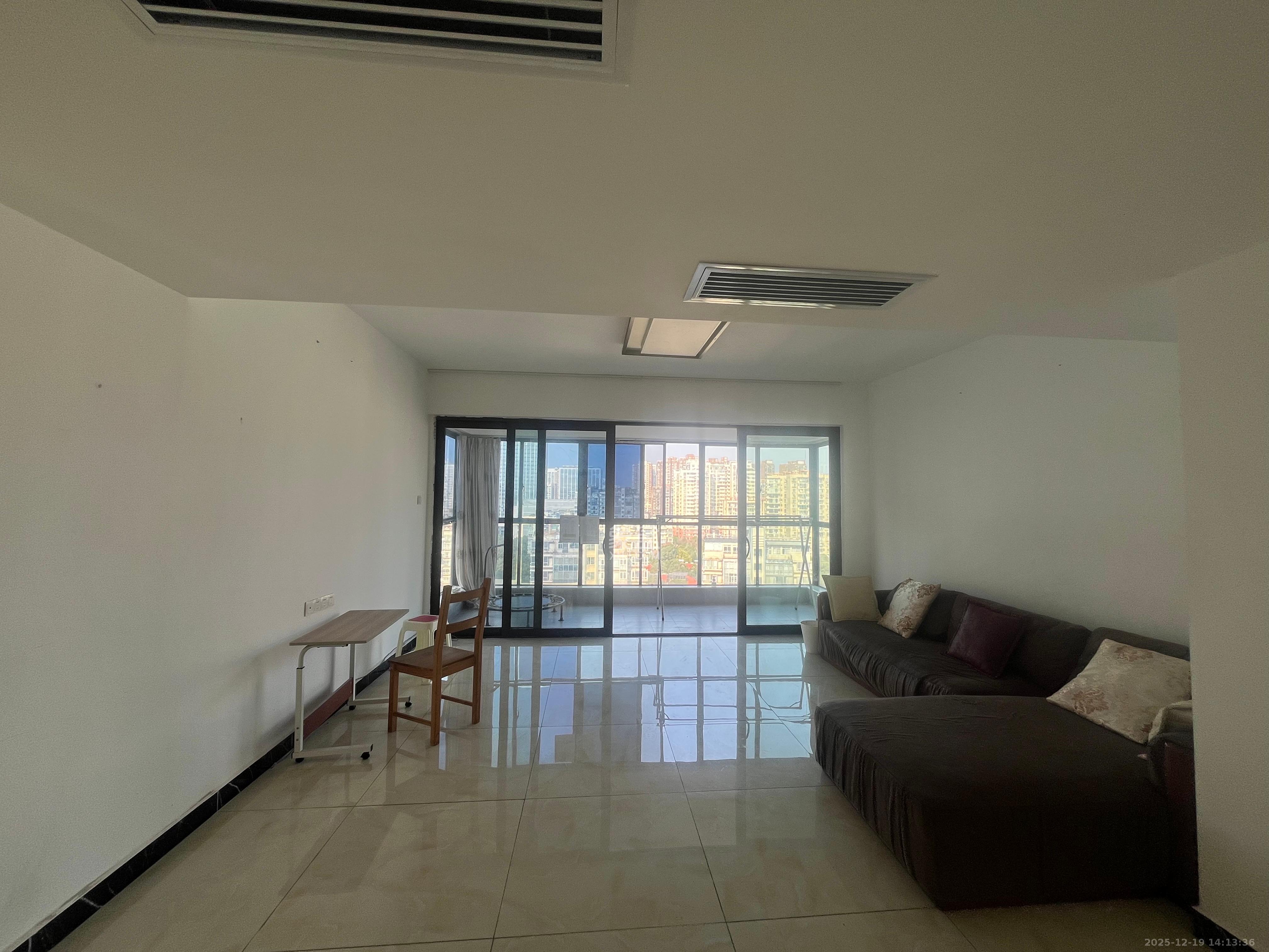 天一康园(湖南电力科技园)  4室2厅2卫    4500.0元/月