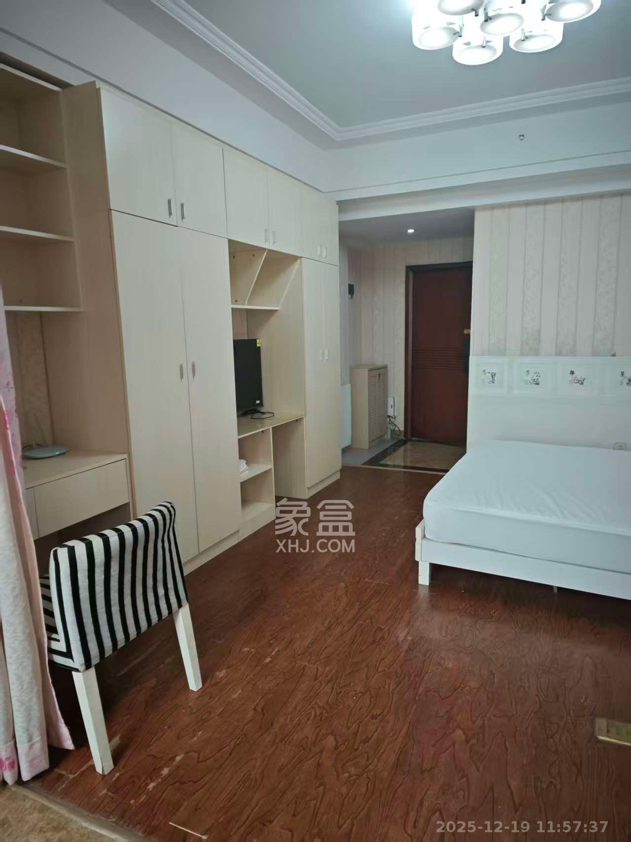 天元涉外景园B区  1室1厅1卫    1300.0元/月