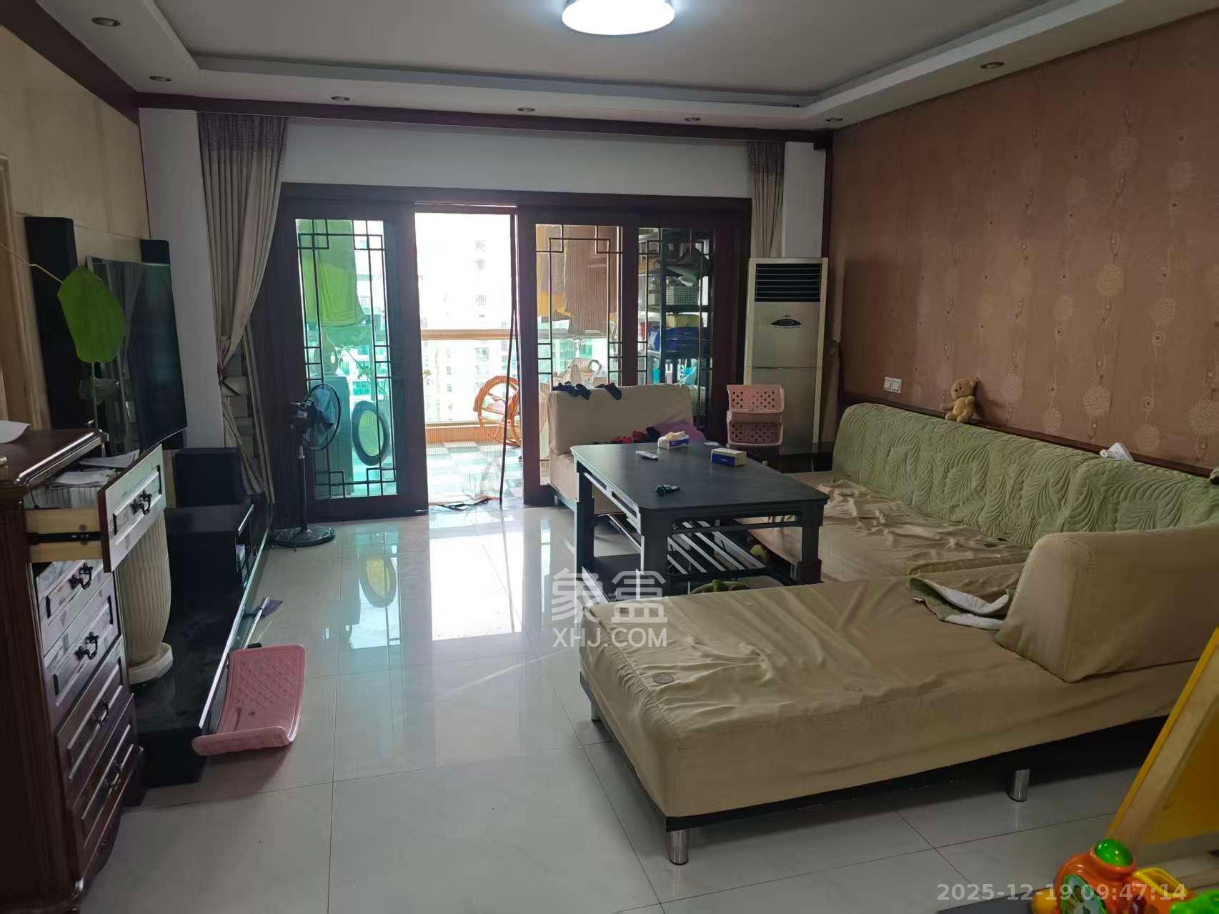 王府花园  4室2厅2卫    4200.0元/月